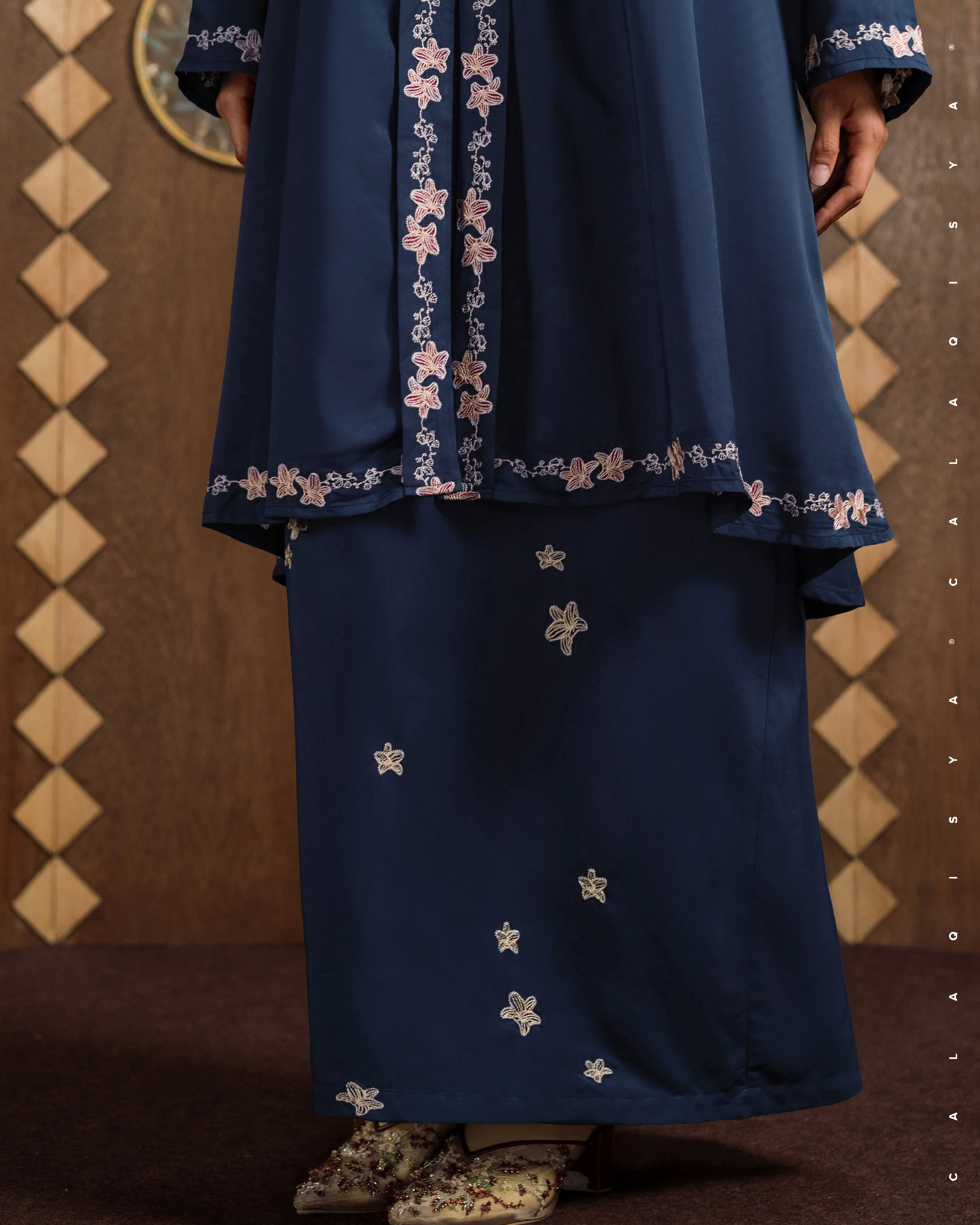 AKAAR LEILA IN DARK SAPPHIRE - Image 4