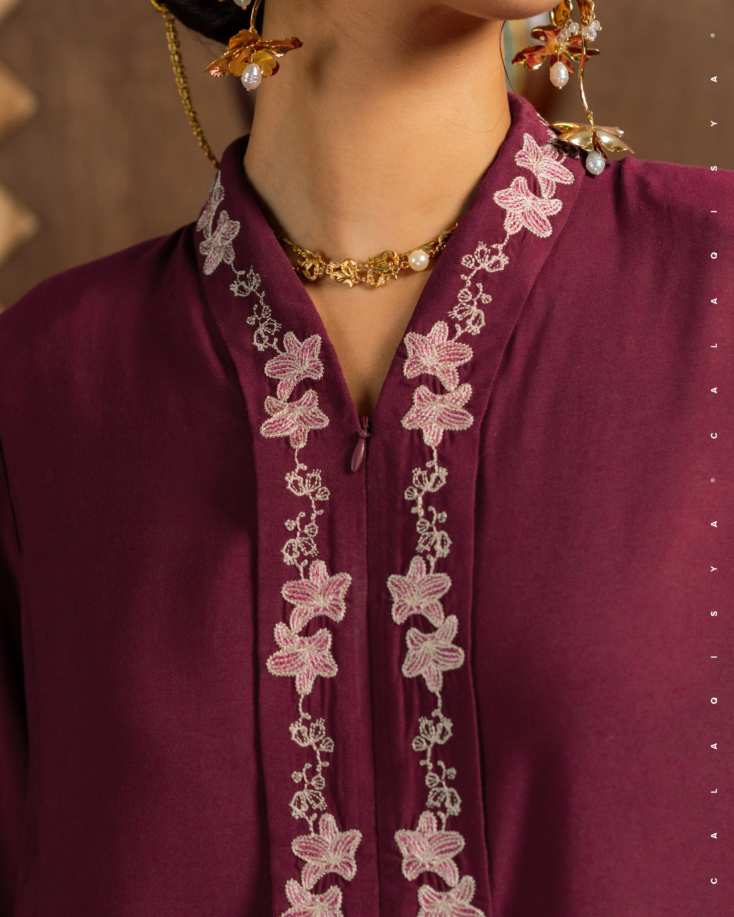 AKAAR LEILA IN RUMBA RED - Image 3