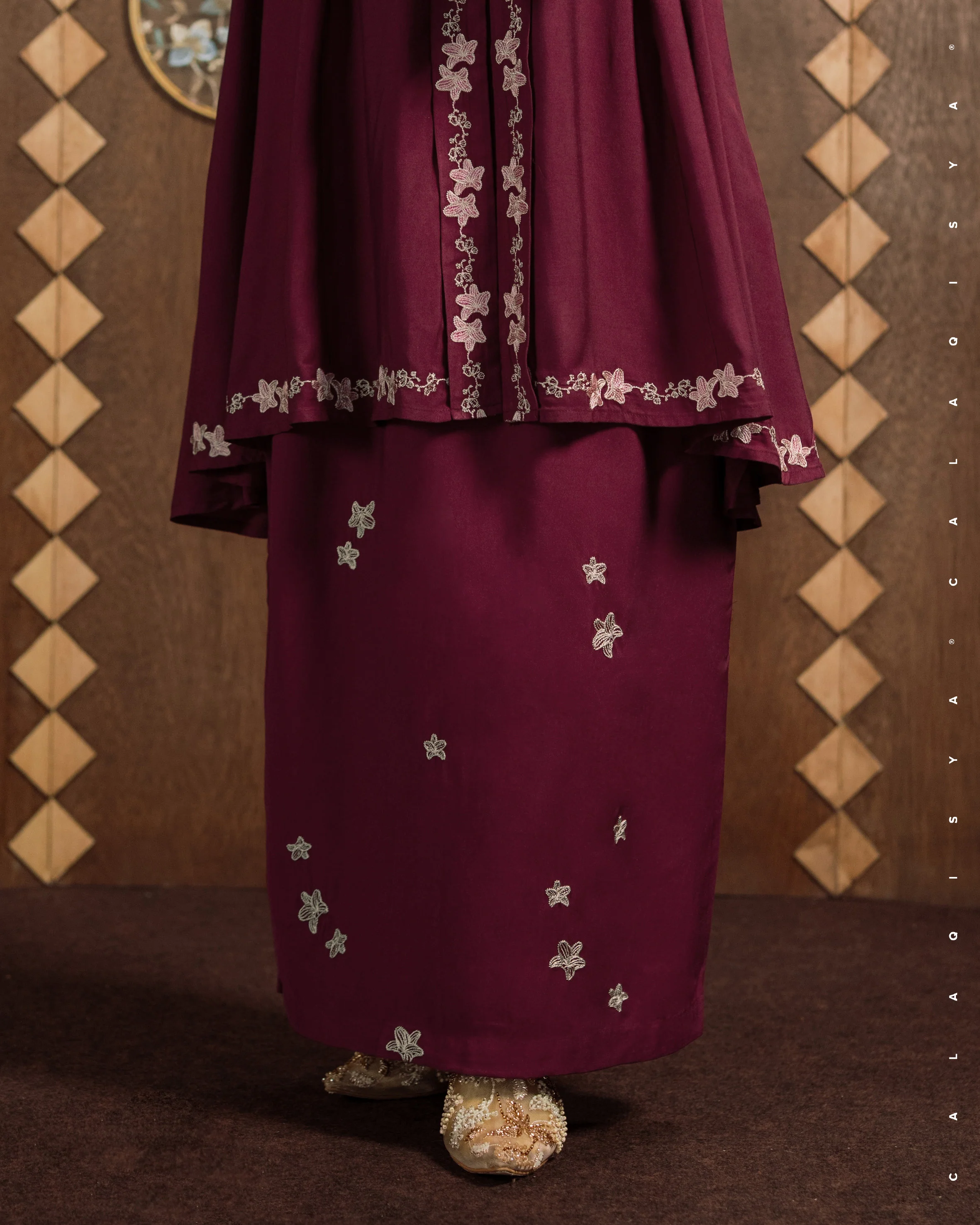AKAAR LEILA IN RUMBA RED - Image 4