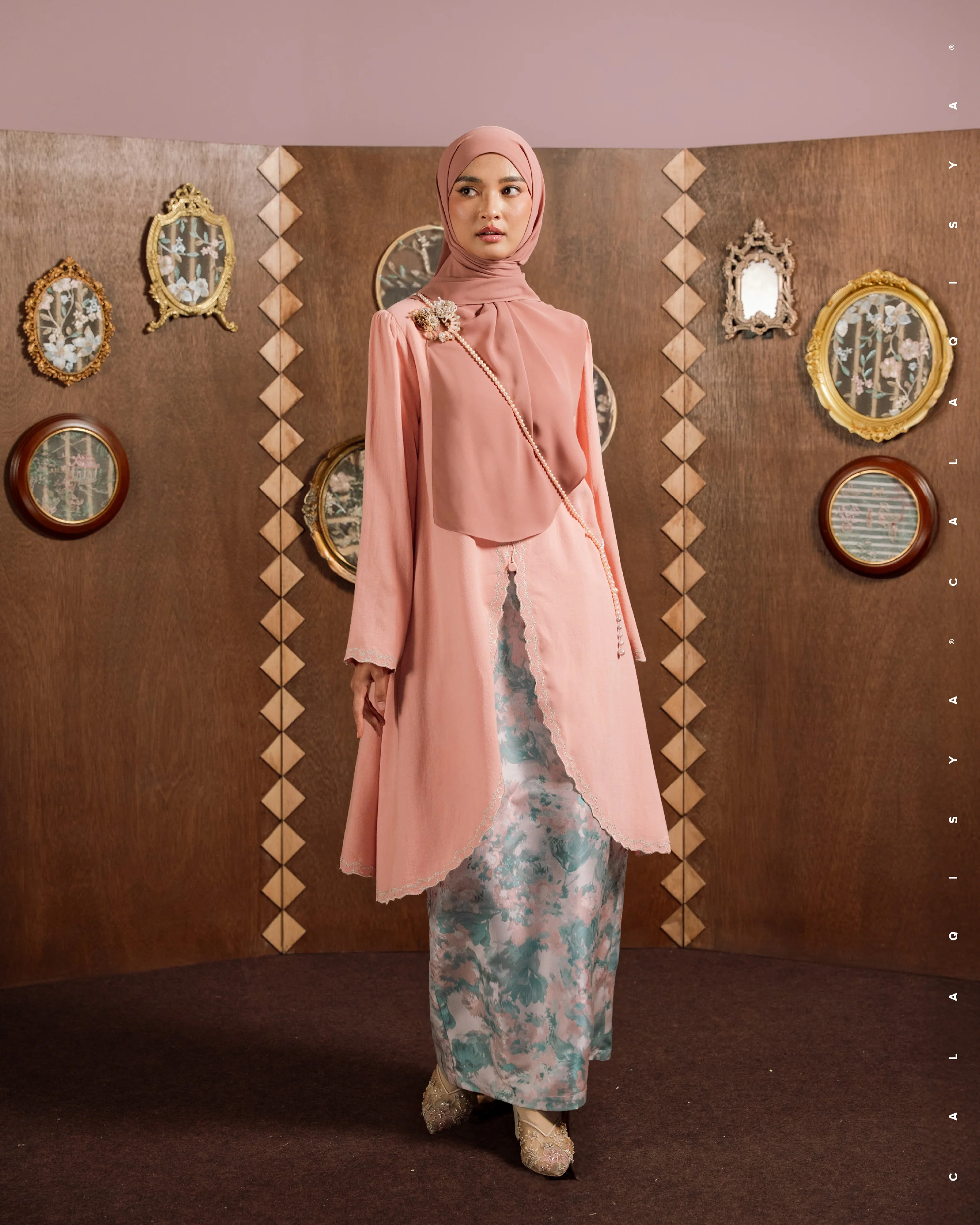 ANNA DALIA IN PEACH SMOOTHIE