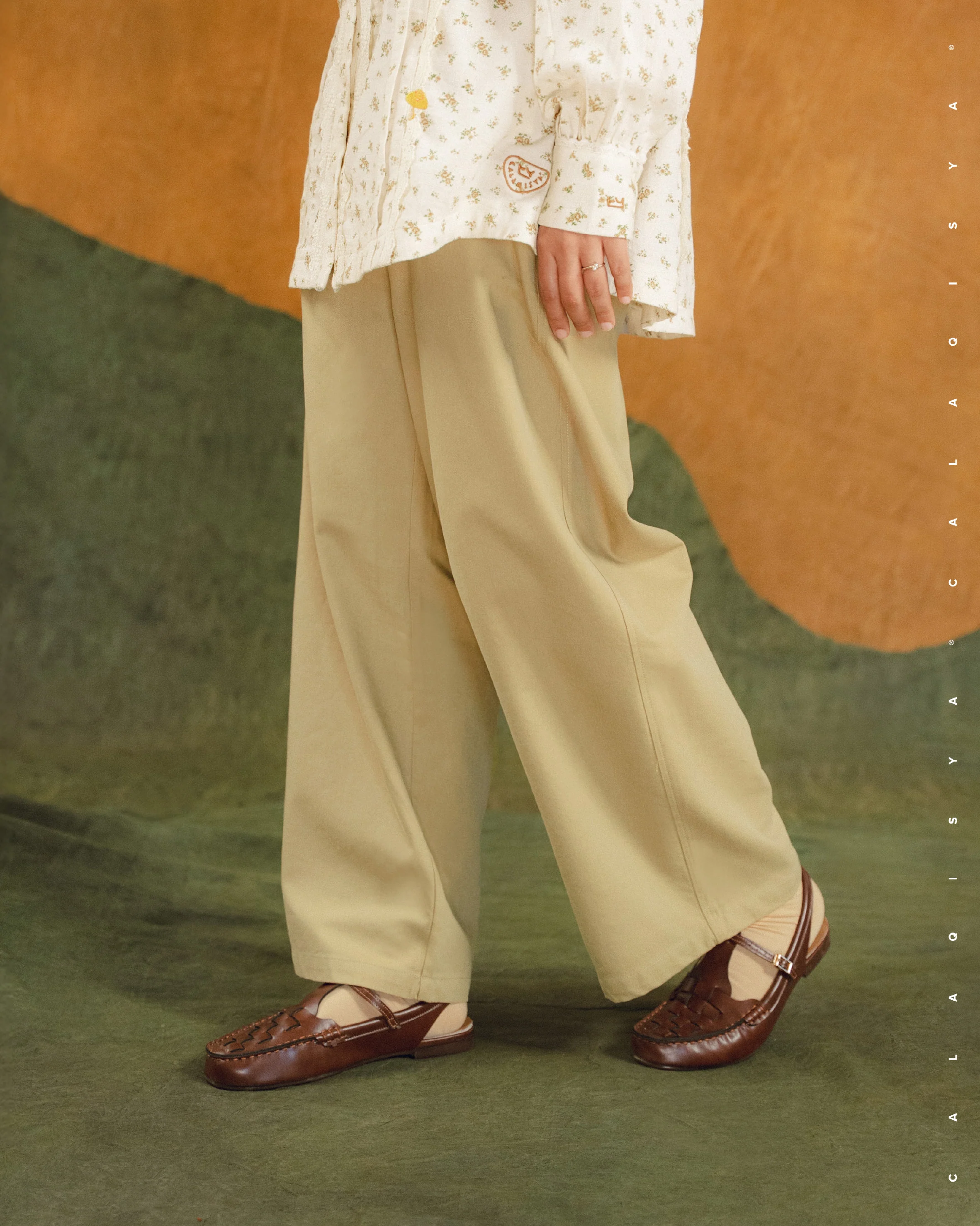 BARREL PANTS IN KHAKI