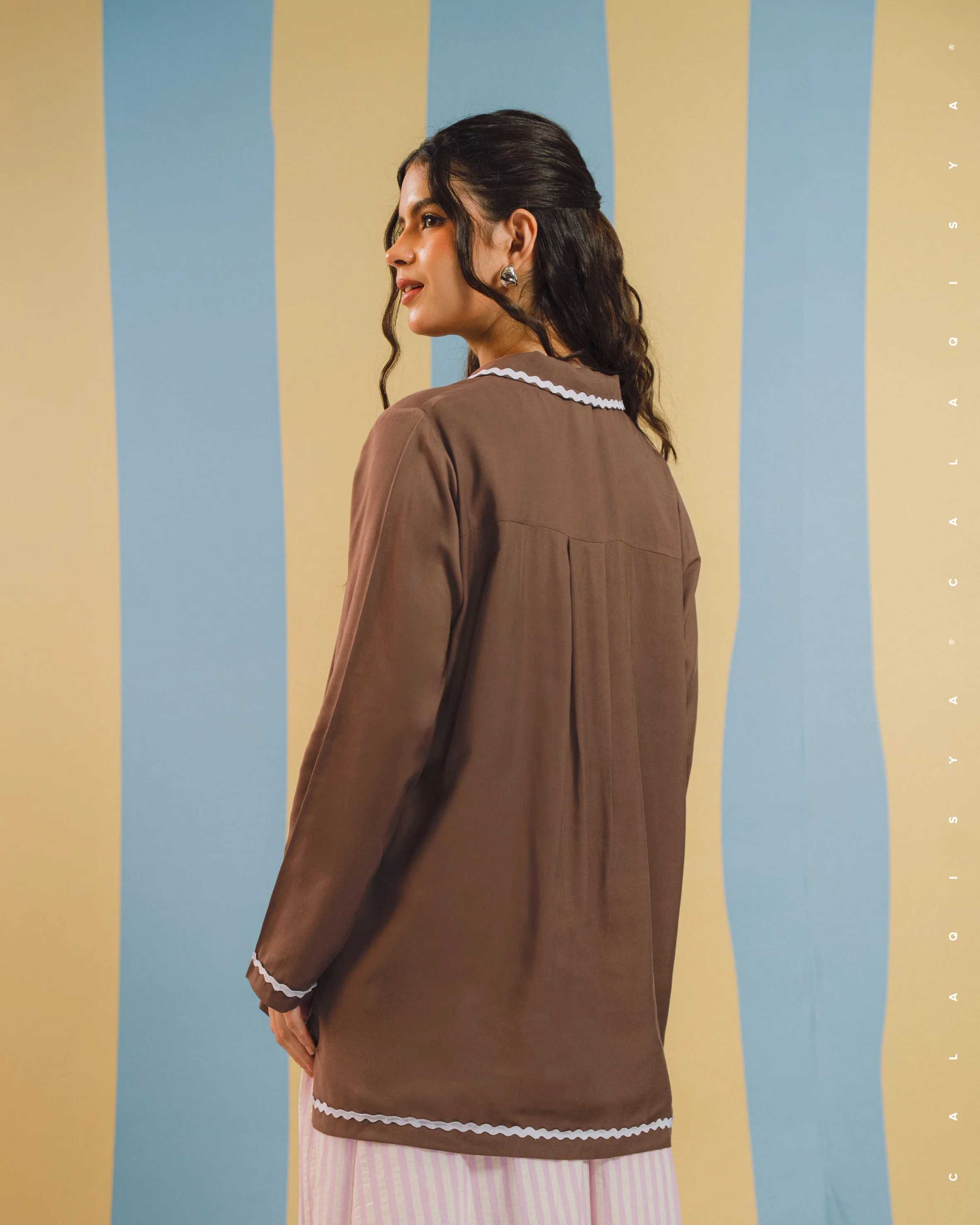 BAYU DAMPAR TOP IN DOWNTOWN BROWN - Image 2