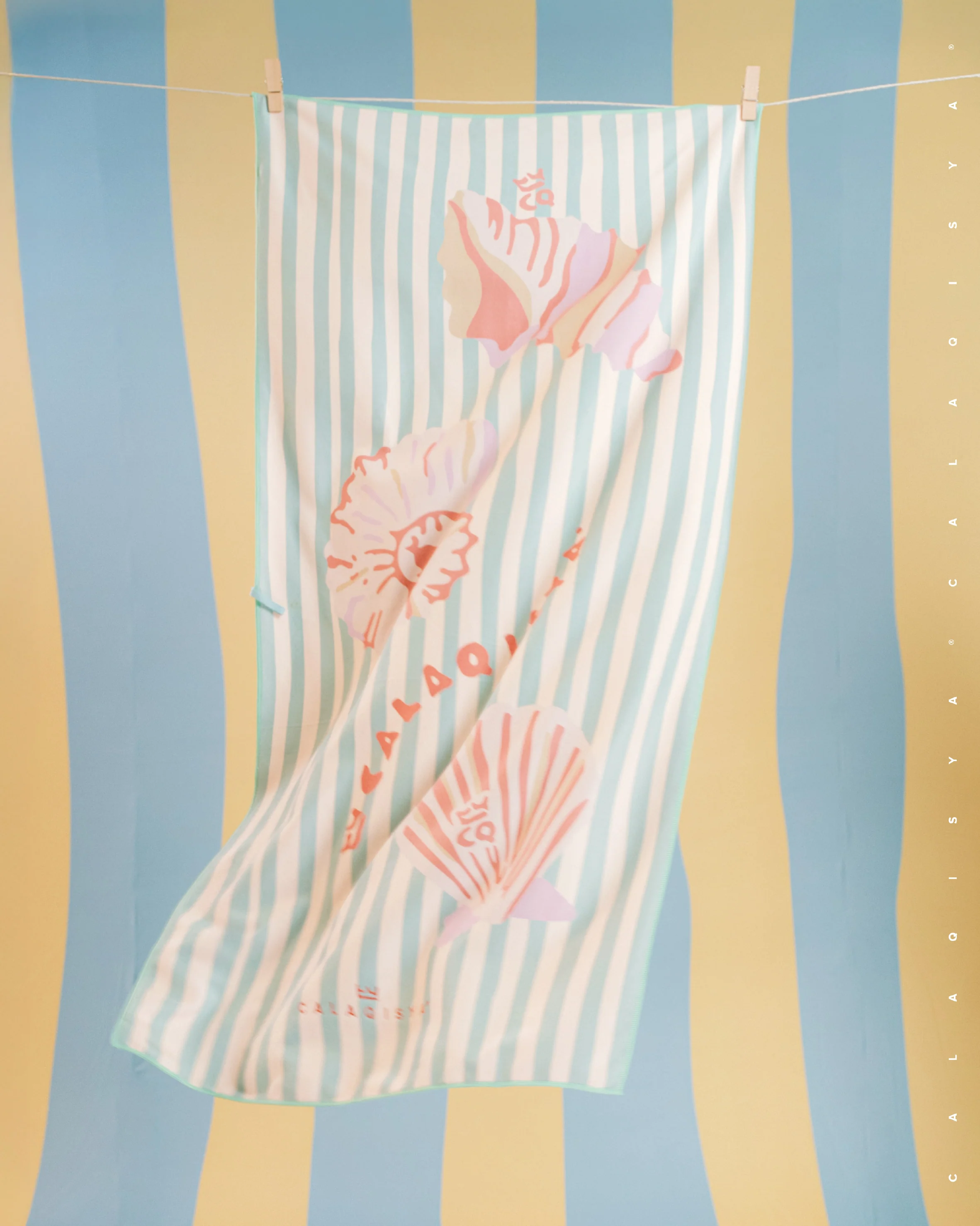BAYU FLUFF (BEACH TOWEL) IN A