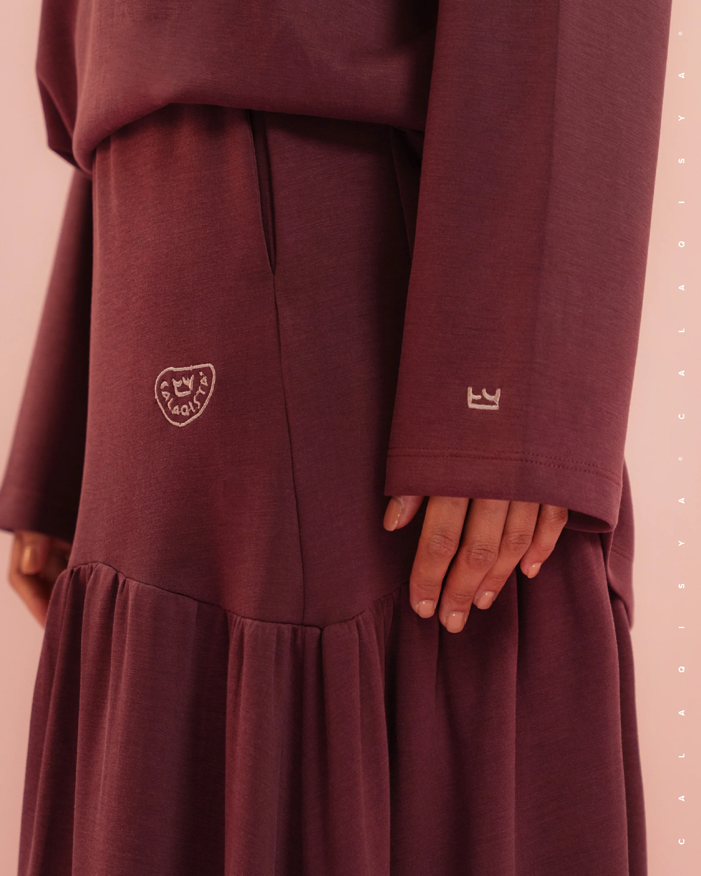 CAILY RUSH SKIRT IN MAROON BANNER