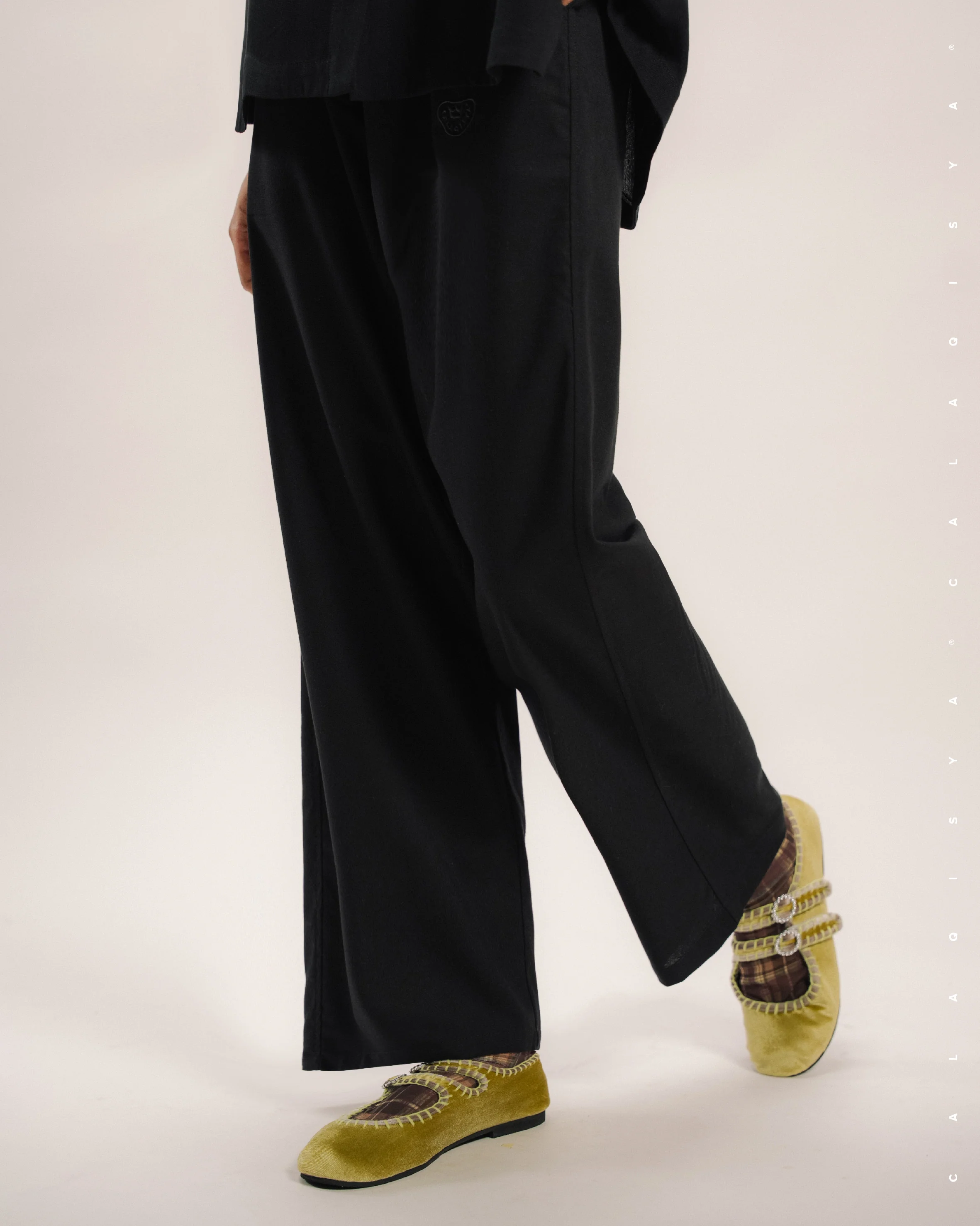 CARROT PANTS (100% LINEN) IN BLACK - Image 3