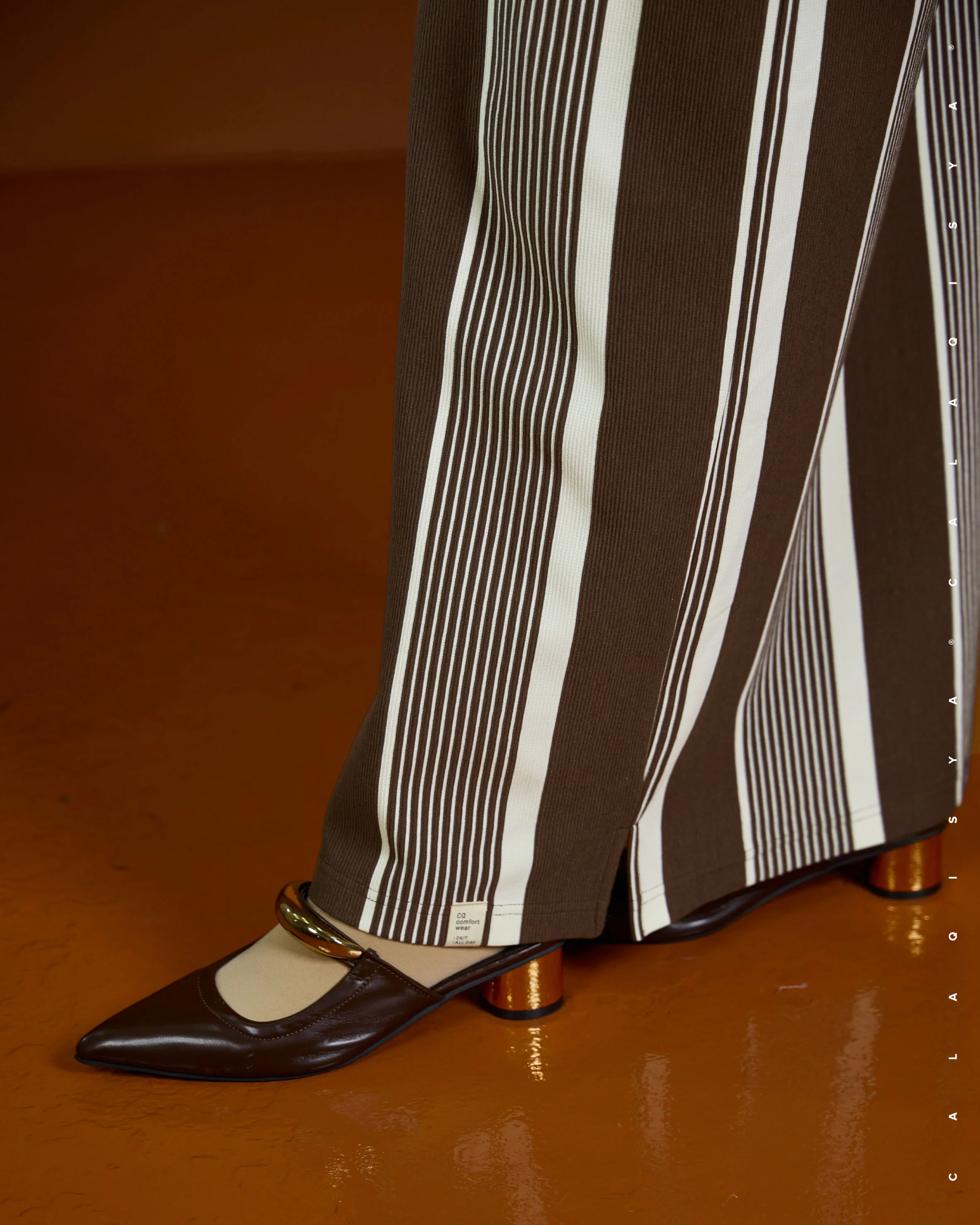 COMFORTWEAR CHEER : STRAIGHT SKIRT IN  BROWN STONE - Image 3