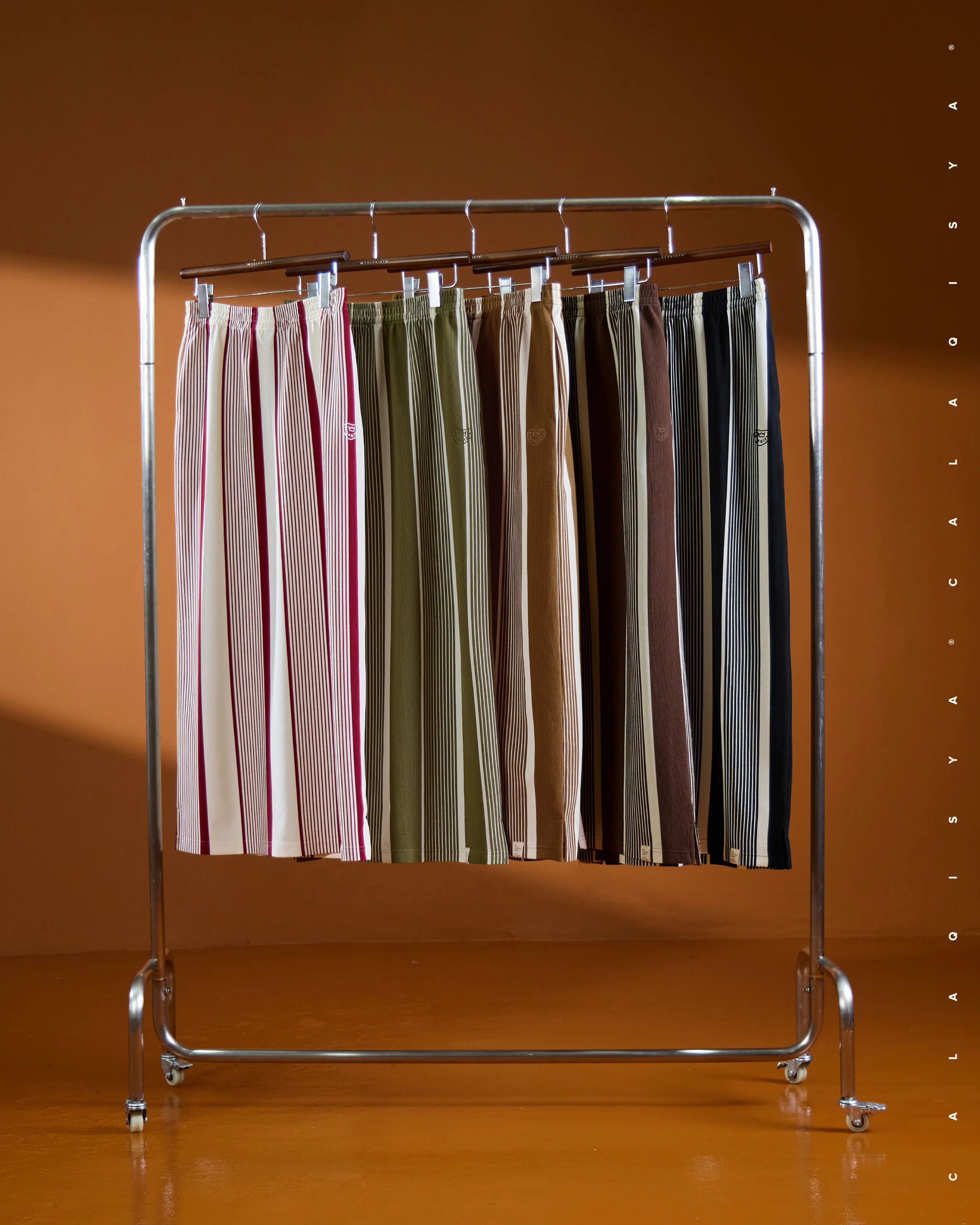 COMFORTWEAR CHEER : STRAIGHT SKIRT IN  BROWN STONE - Image 4