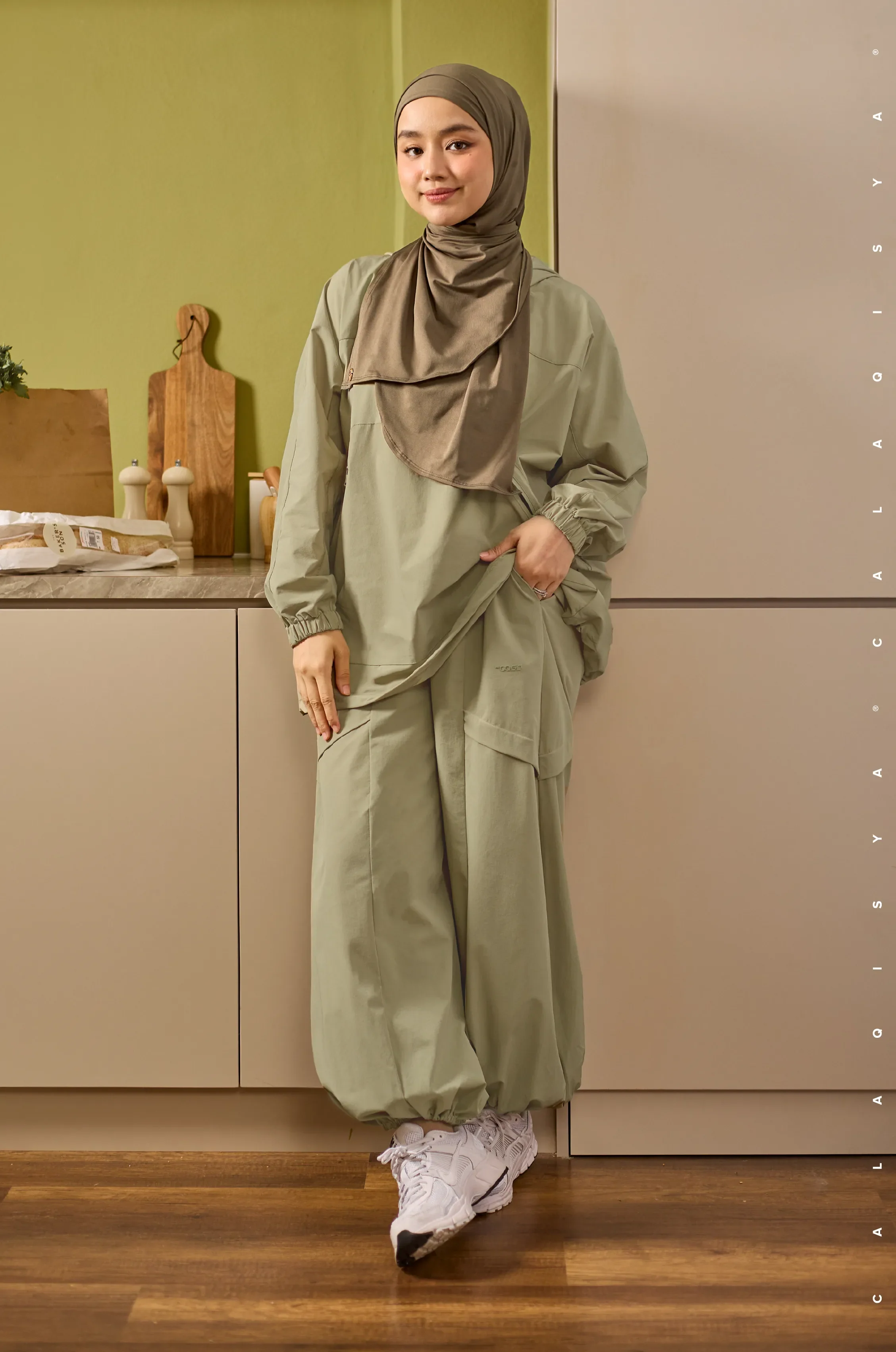 CQ GO : DEUCE PANTS IN SLATE GREEN - Image 3