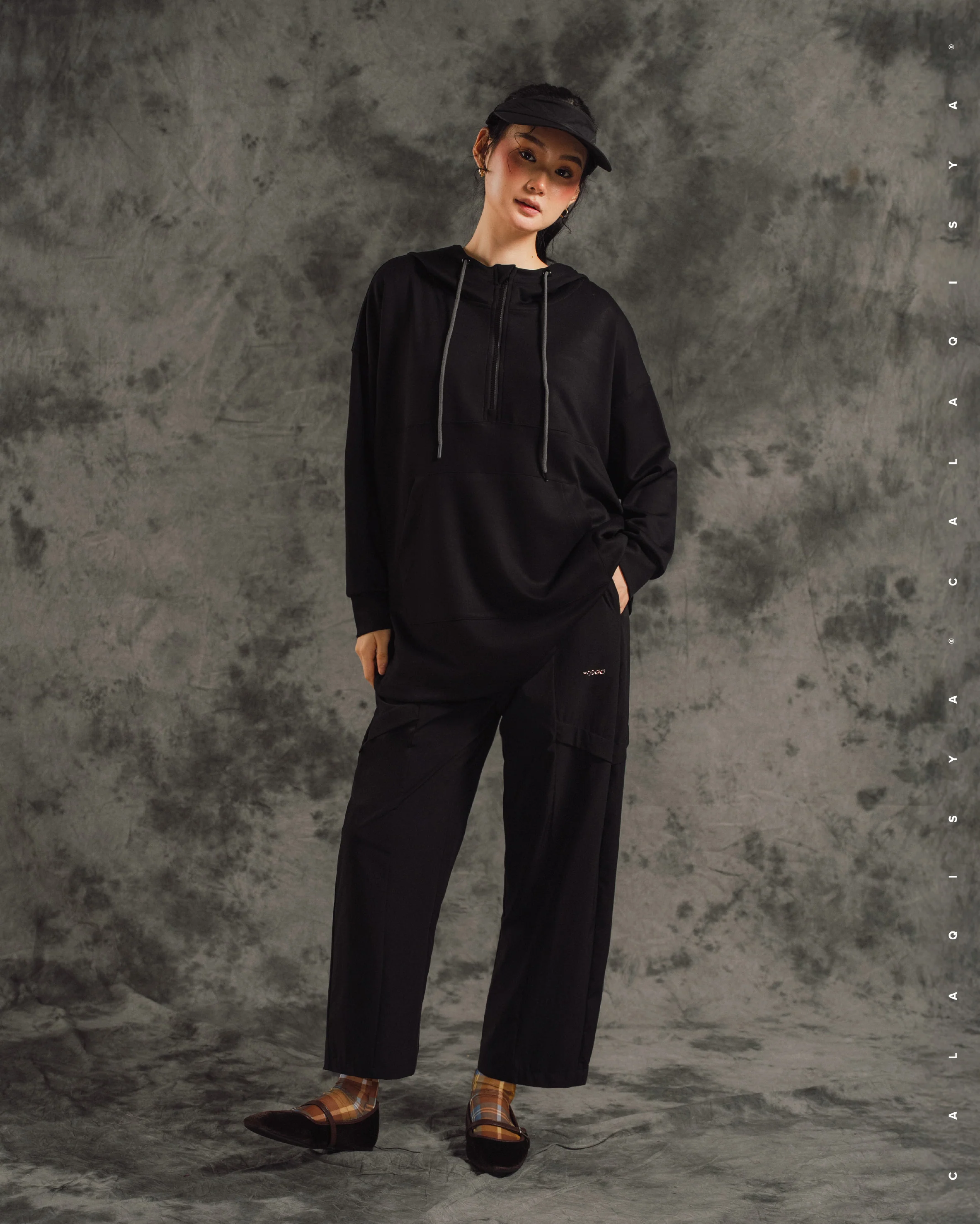 CQ GO : WALK TAPERED PANTS IN BLACK