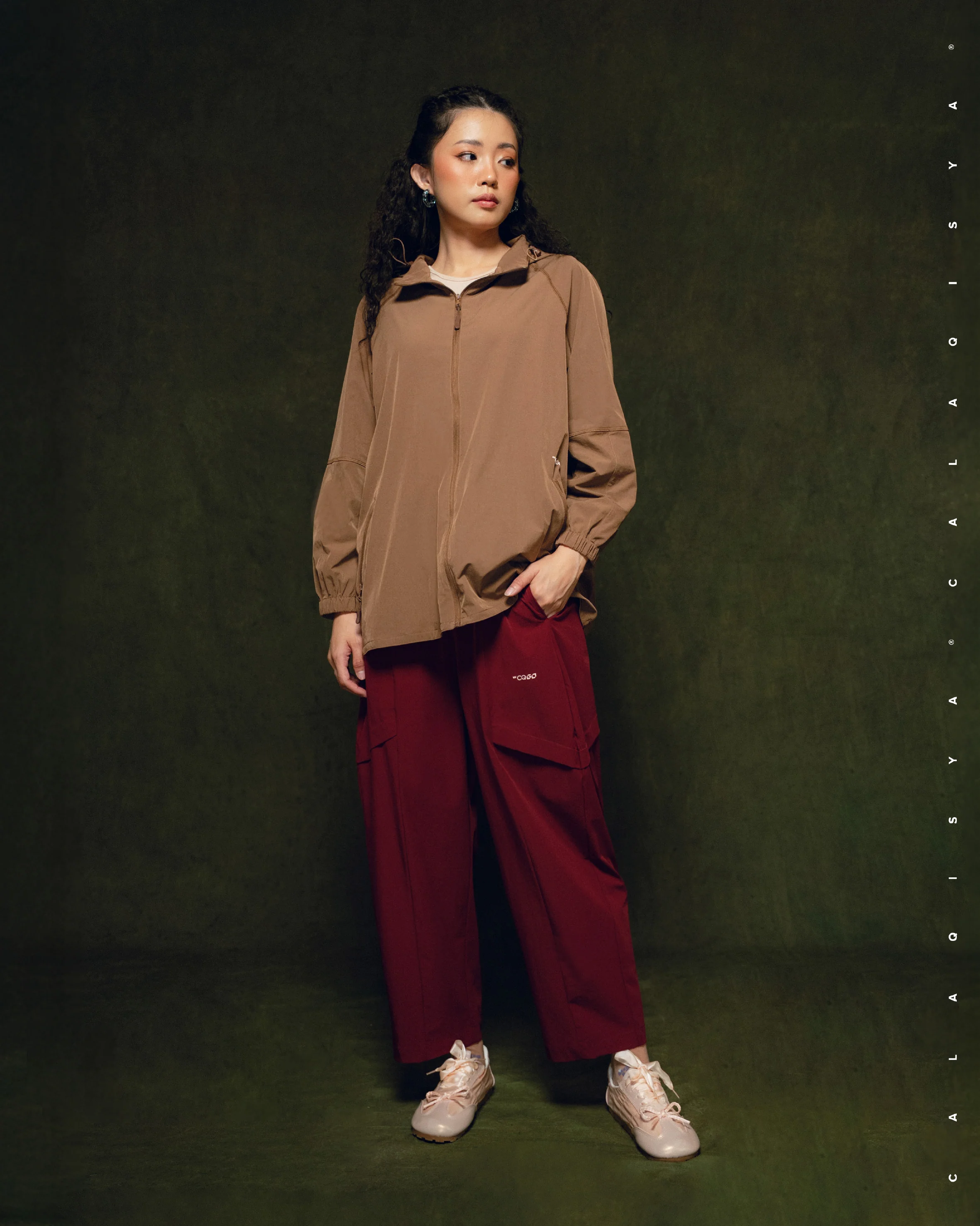 CQ GO : WALK TAPERED PANTS IN CABERNET - Image 3