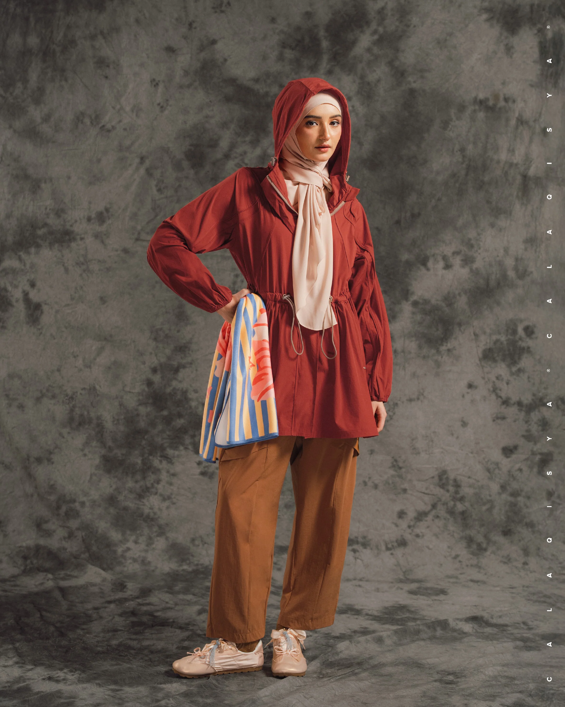CQ GO : WALK TAPERED PANTS IN MOCHA BISQUE