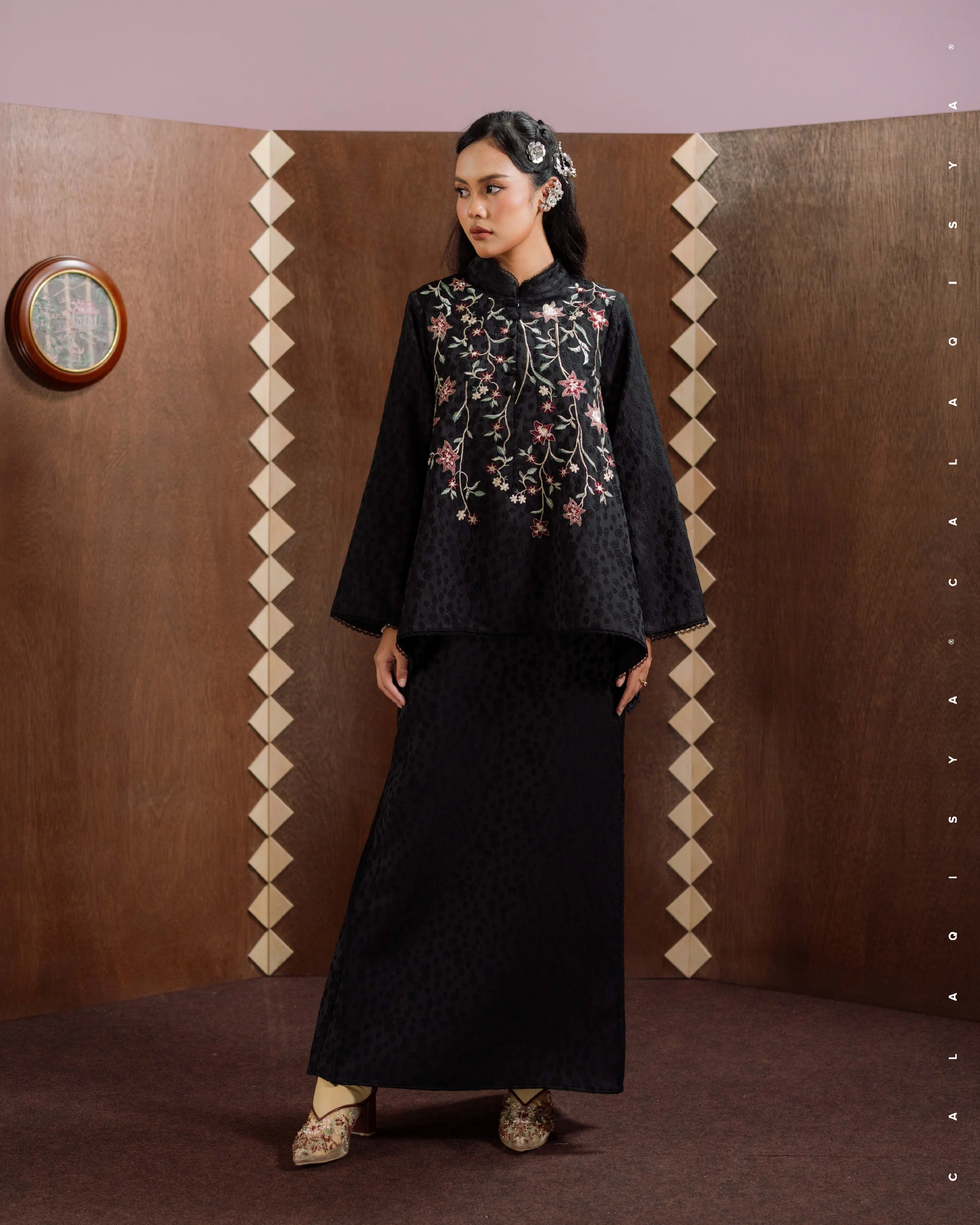 AMARI IN BLACK - Image 3