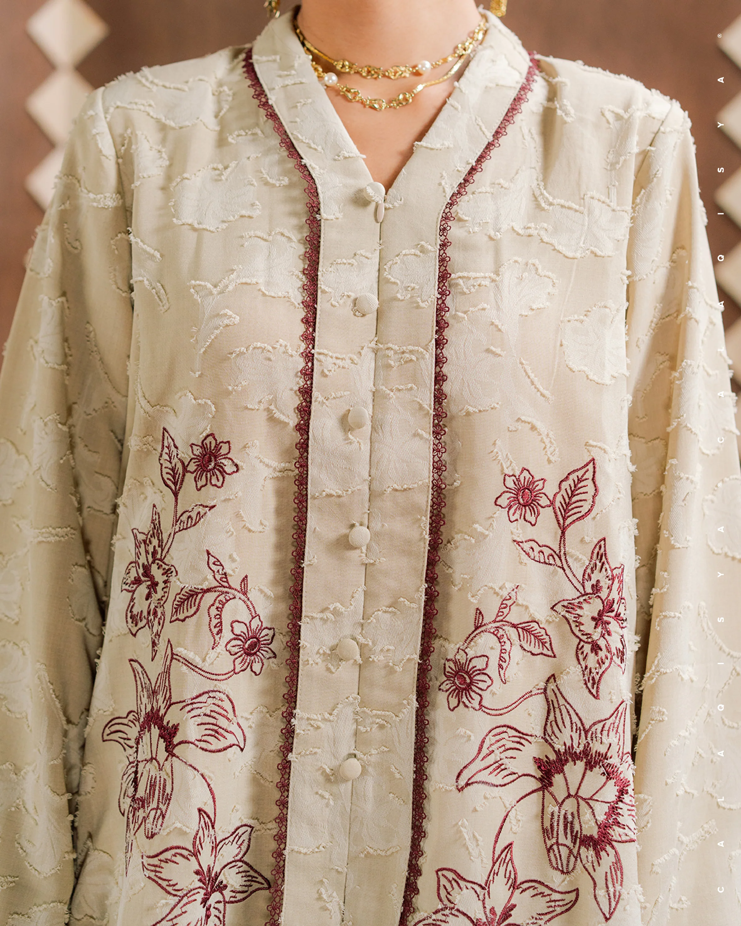DIAN IN BEIGE - Image 3