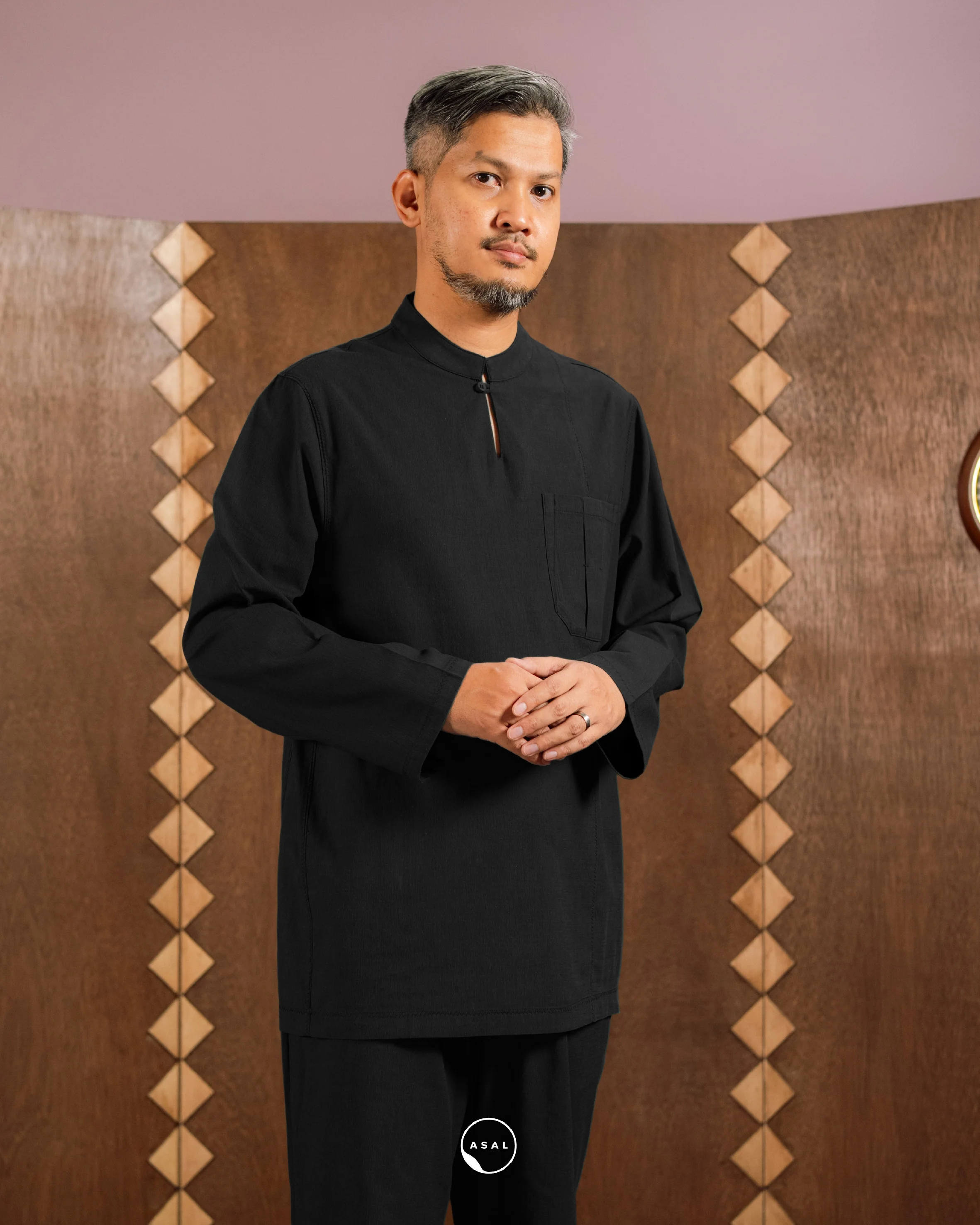 GALA IN BLACK - Image 2