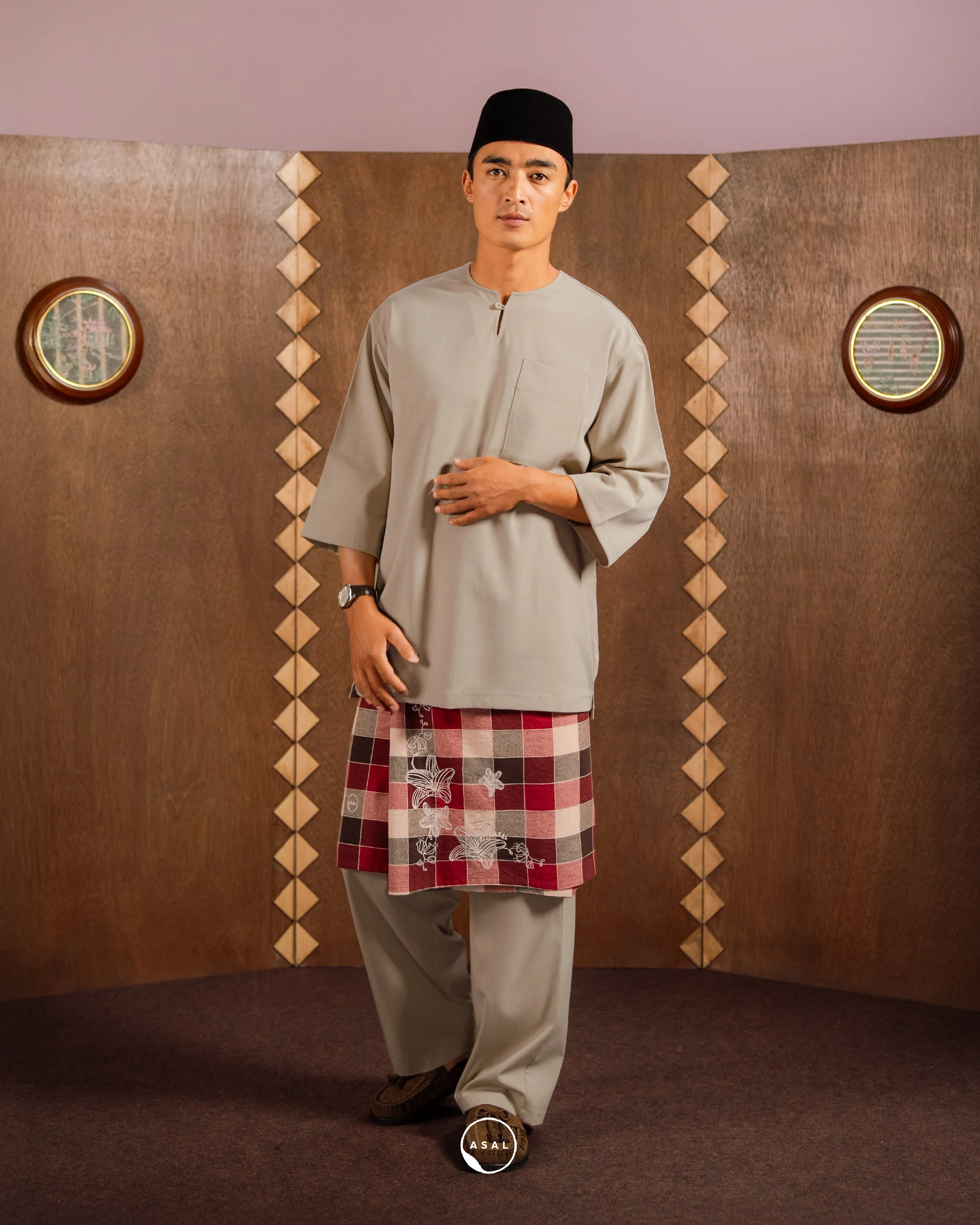 GILANG CHECKERED (SAMPING) IN BEET RED - Image 2
