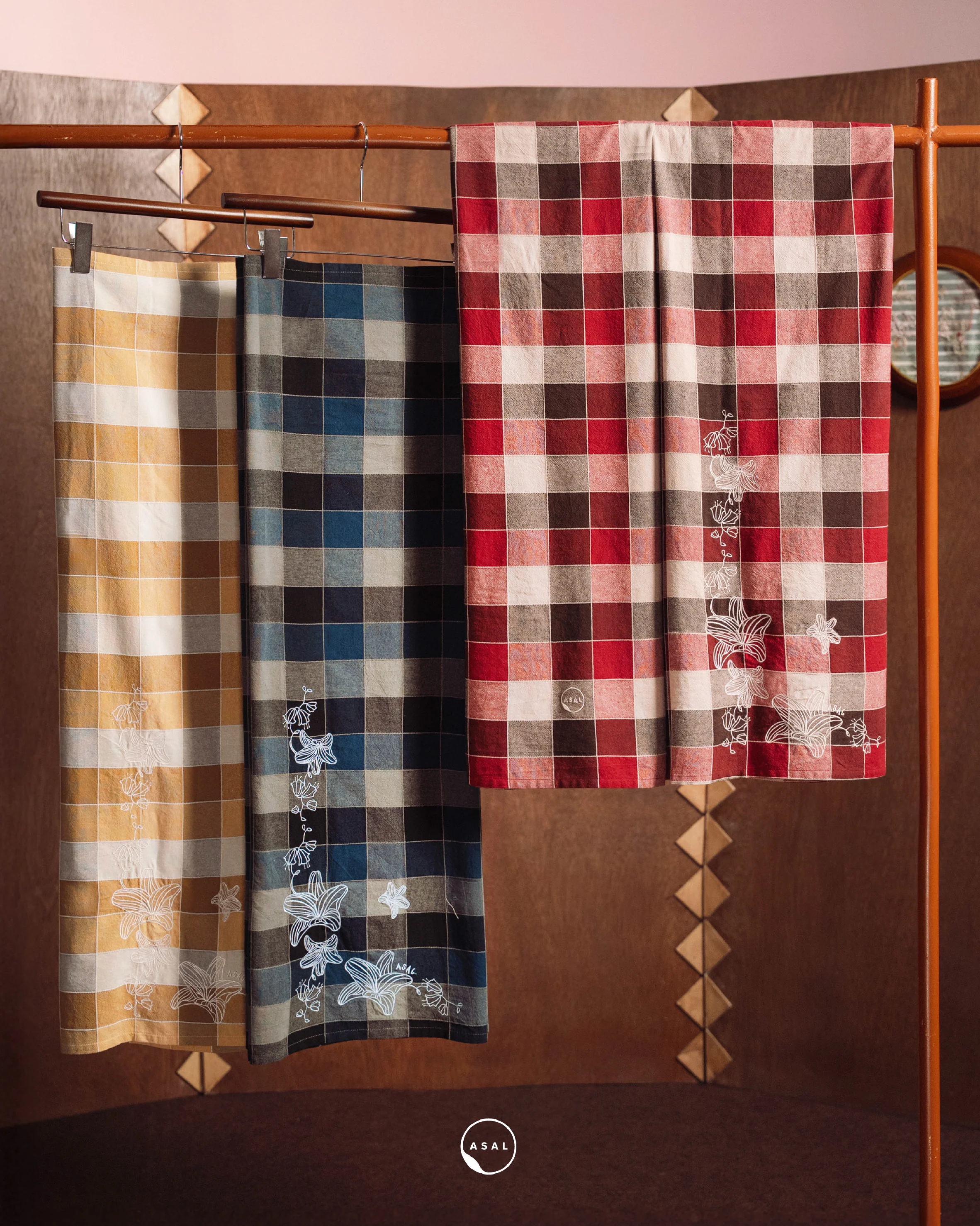 GILANG CHECKERED (SAMPING) IN BEET RED - Image 4