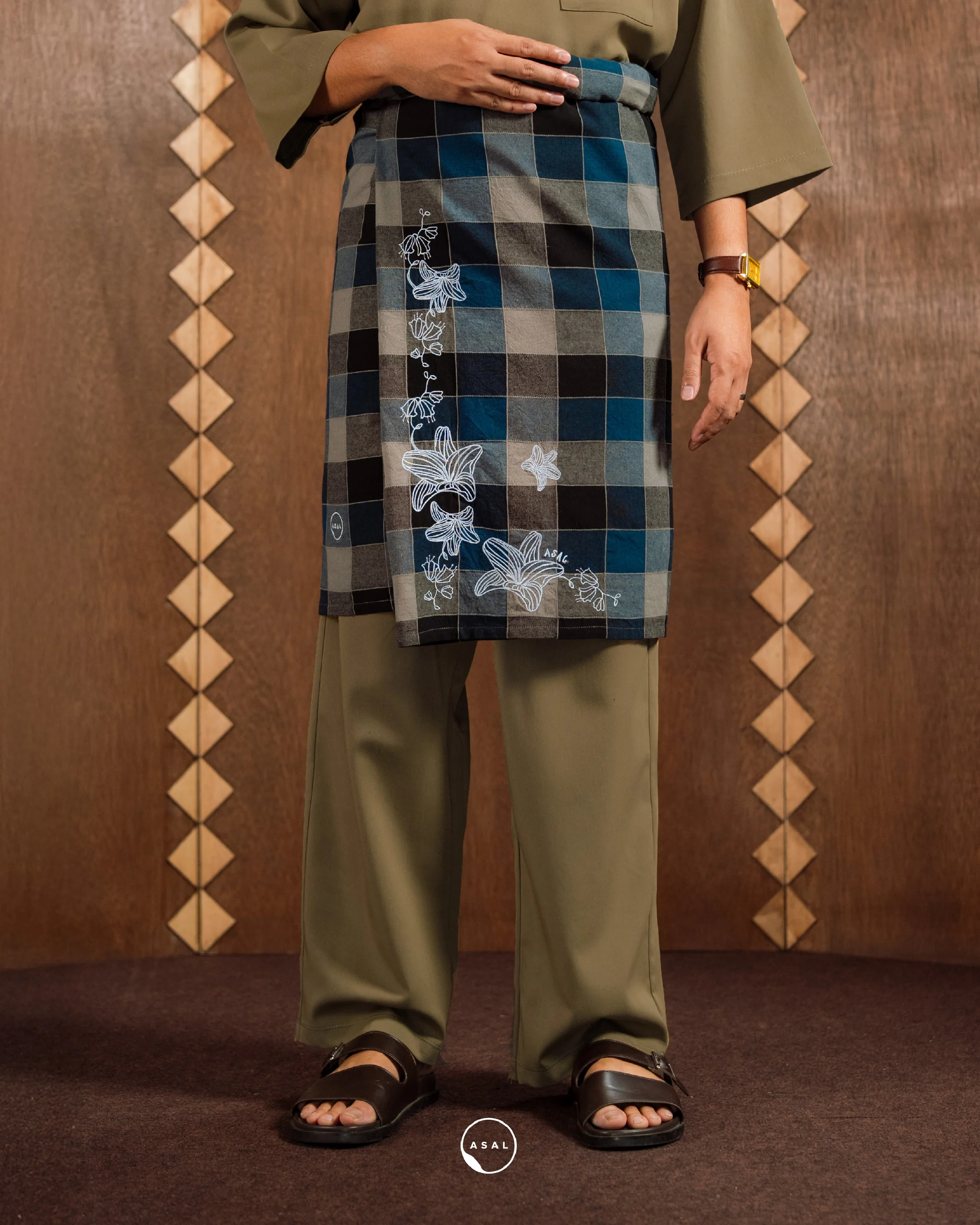 GILANG CHECKERED (SAMPING) IN OVERTURE