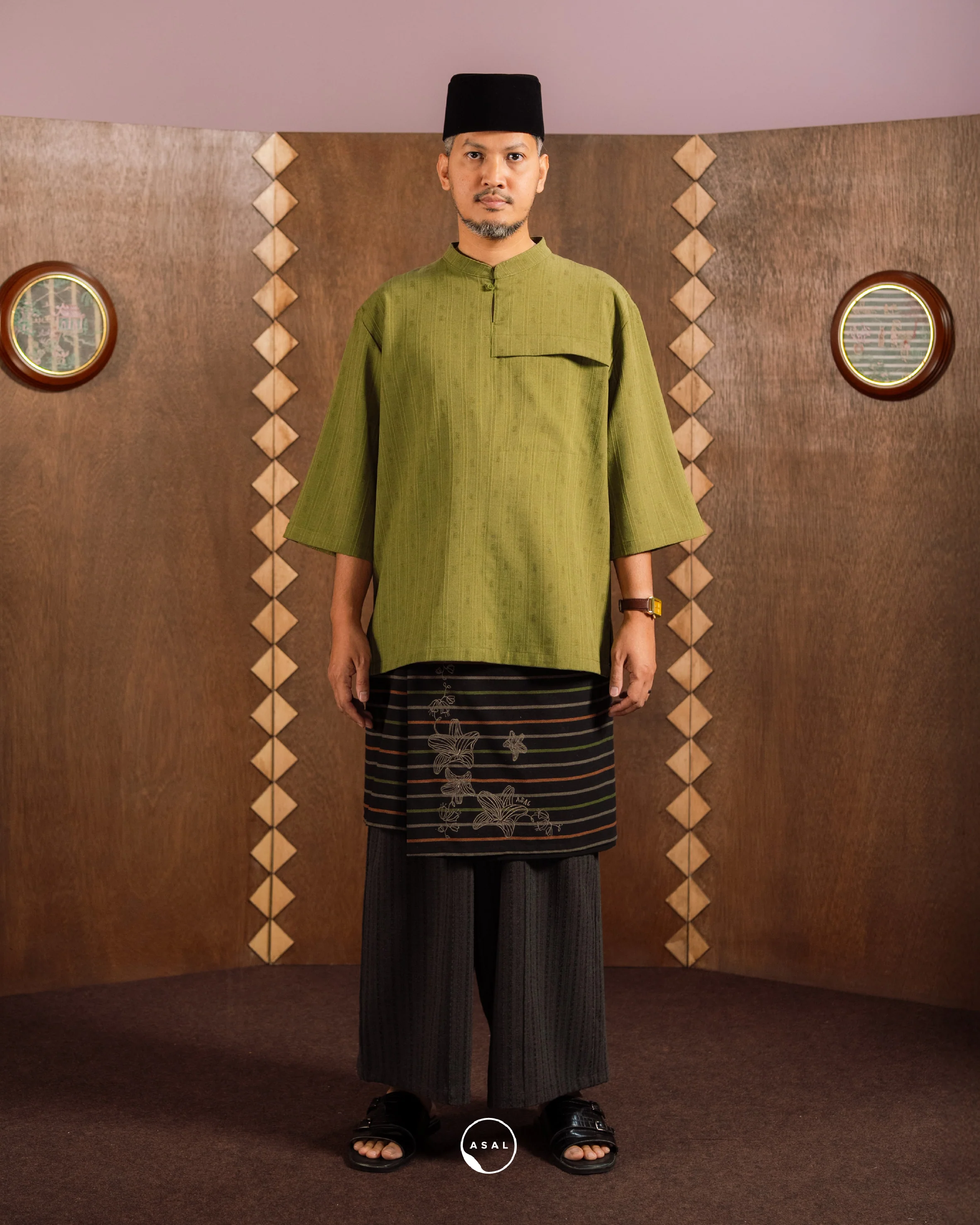 GILANG STRIPE (SAMPING) IN BLACK - Image 3