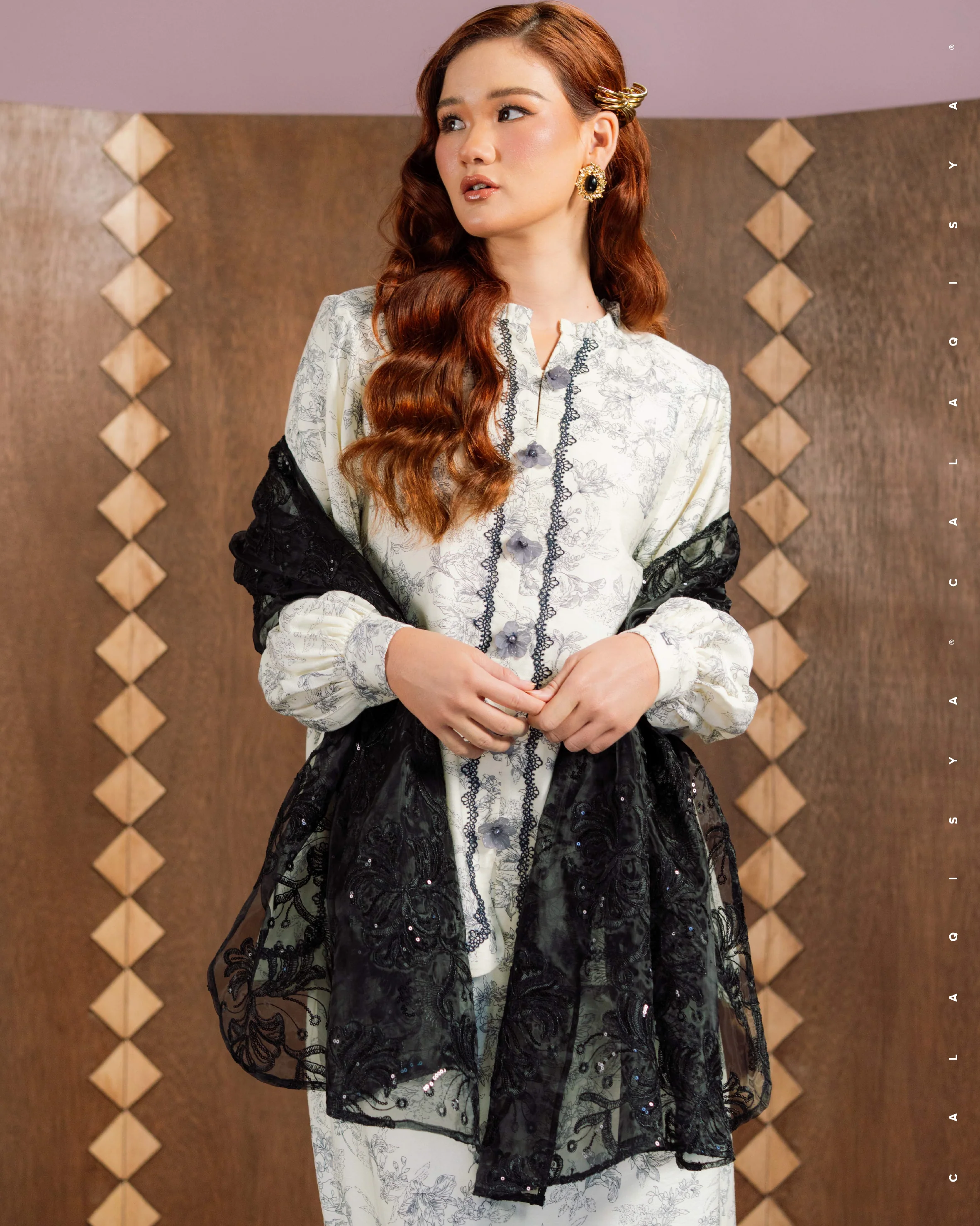 IVY SELENDANG IN BLACK