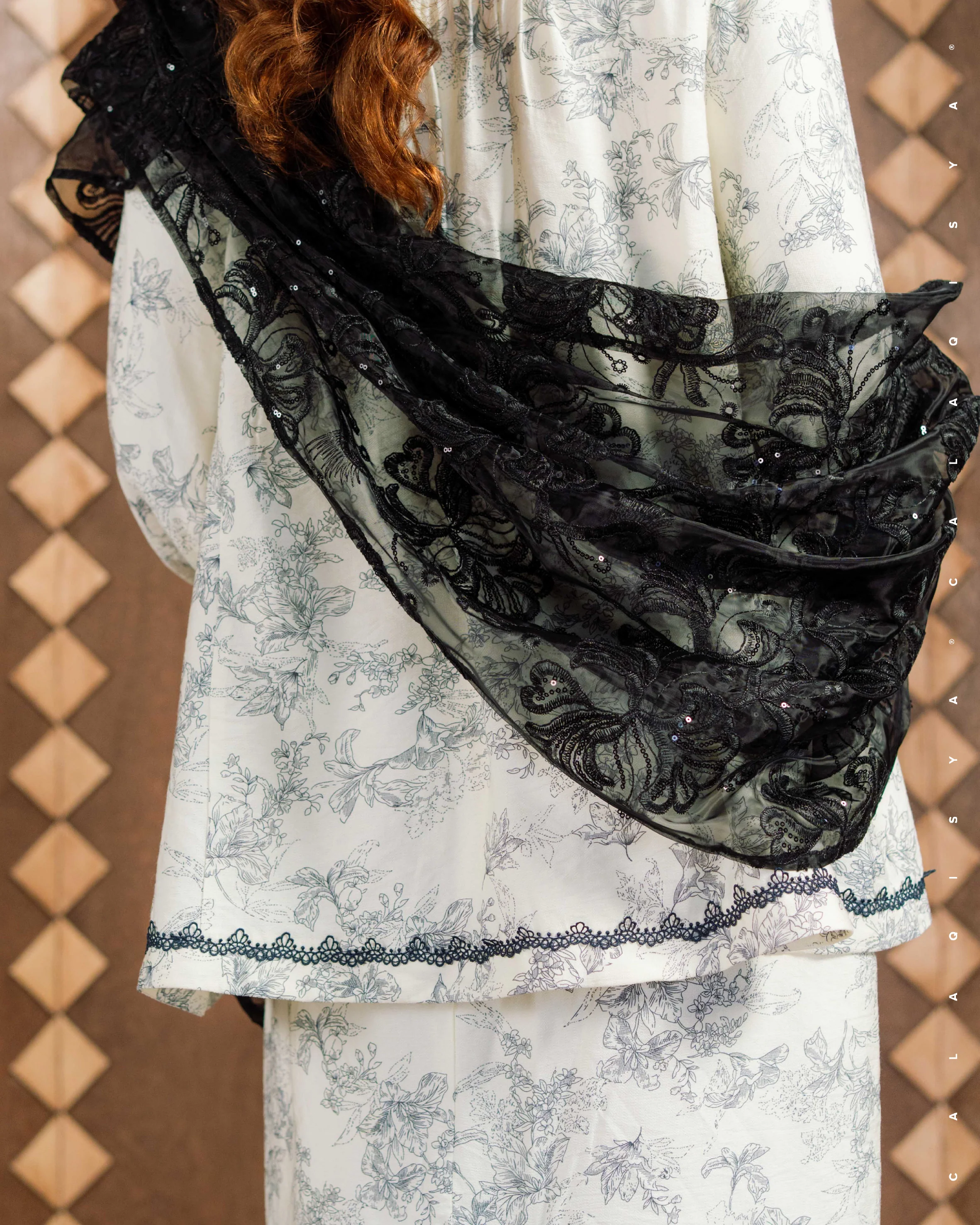 IVY SELENDANG IN BLACK - Image 3