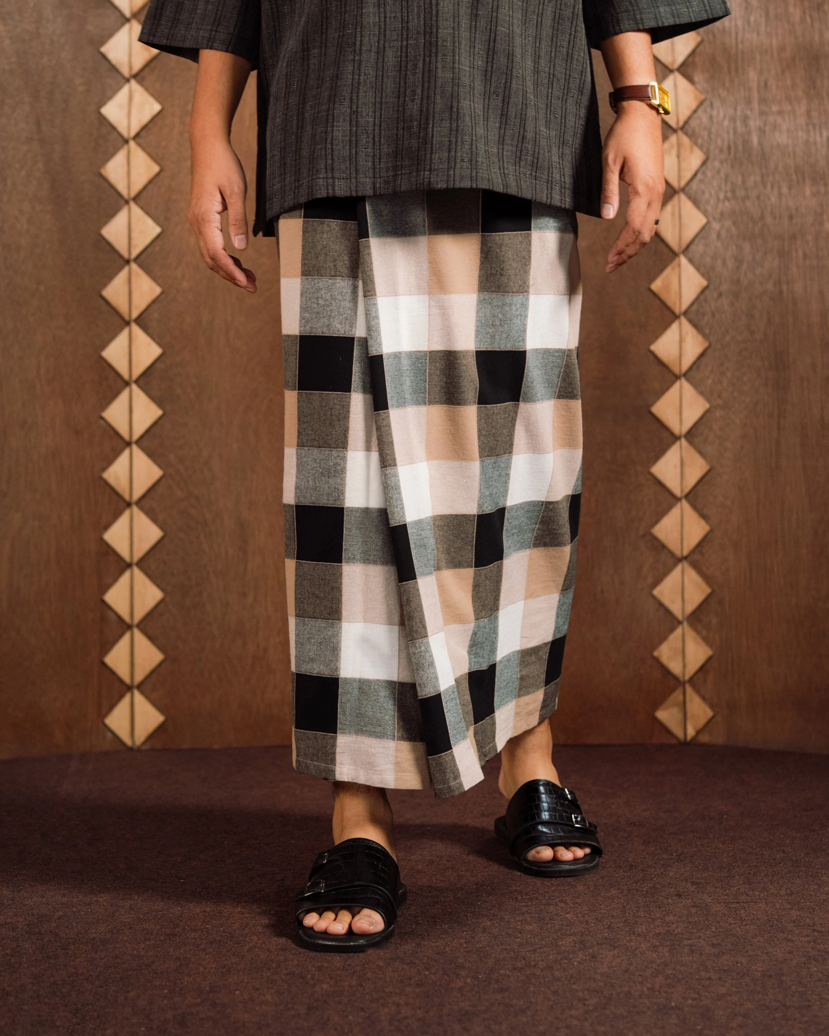 JAYA CHECKERED (KAIN PELIKAT) IN AMBERLIGHT