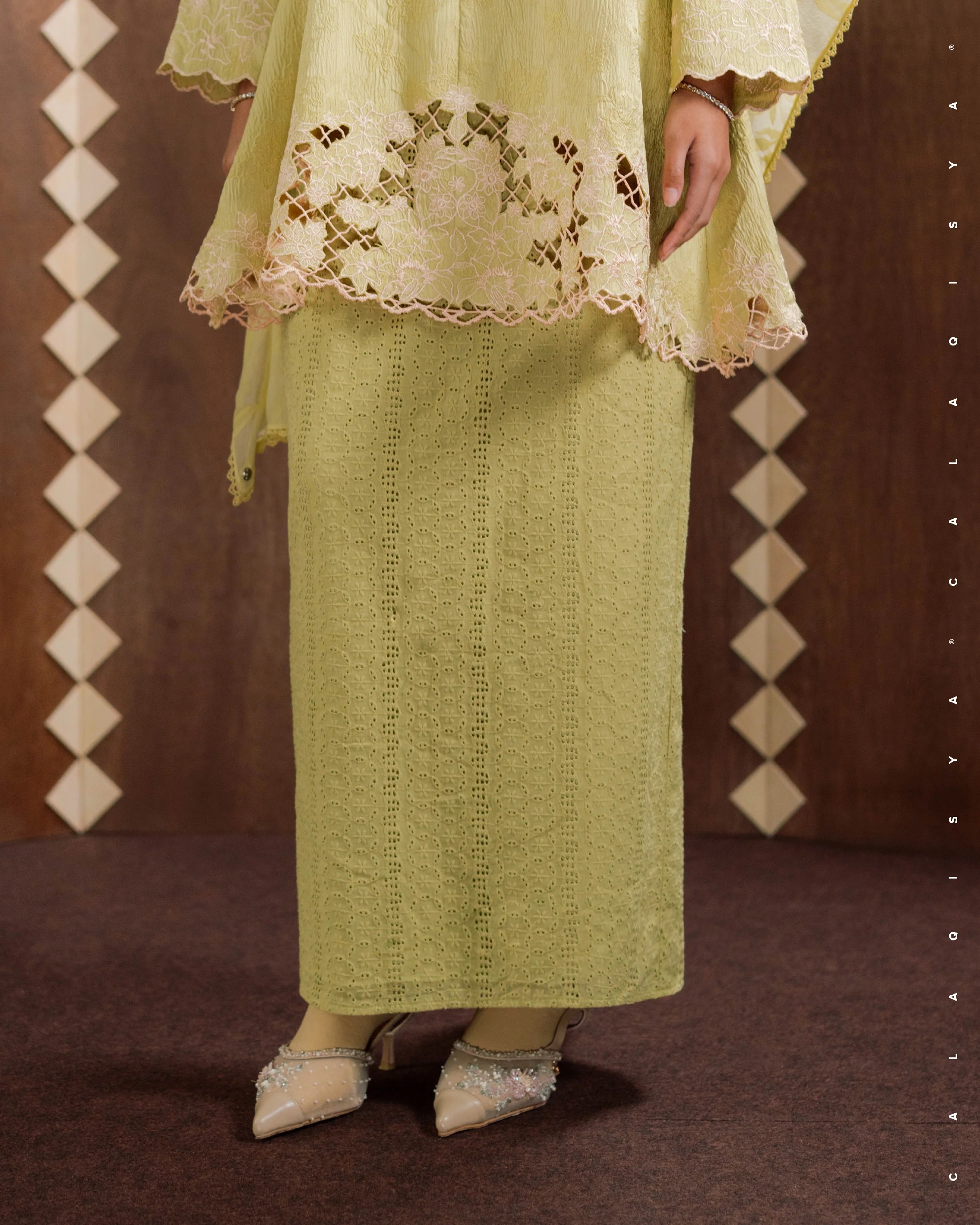 SUKMA IN SHADOW GREEN - Image 4