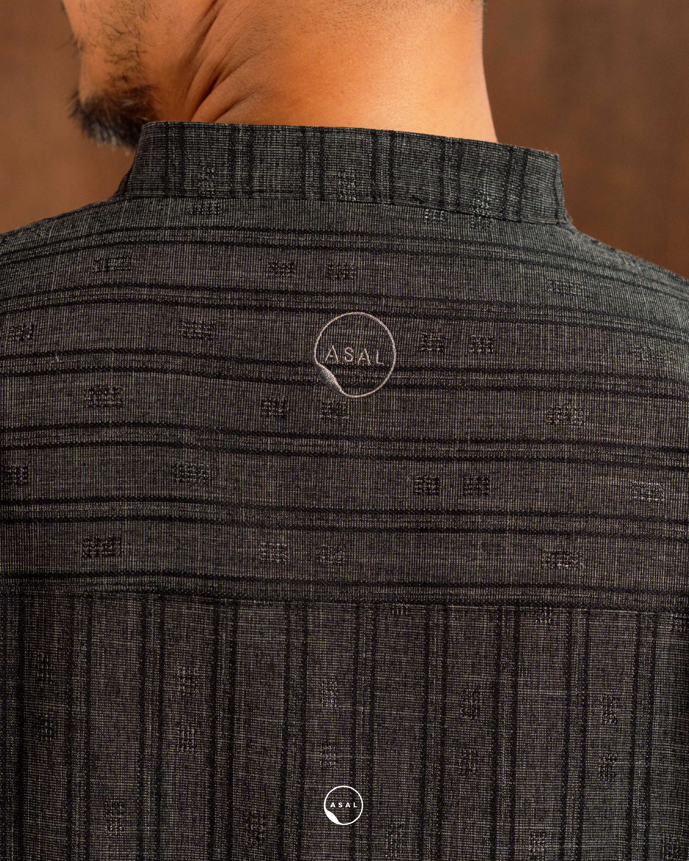 YASA KURTA IN BLACK - Image 3