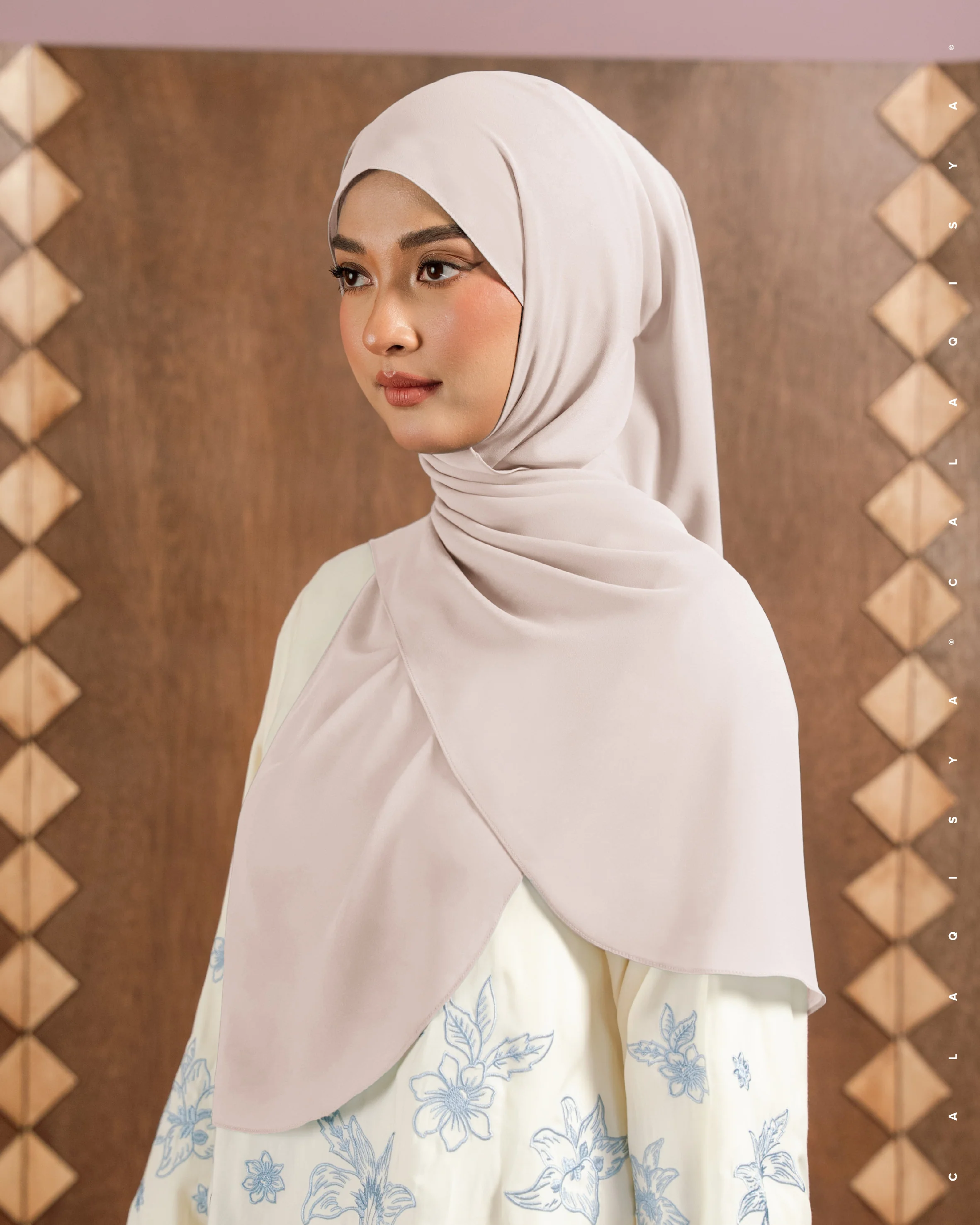 DANIAH CURVE UNDERCHIN IN BRIDAL BLUSH