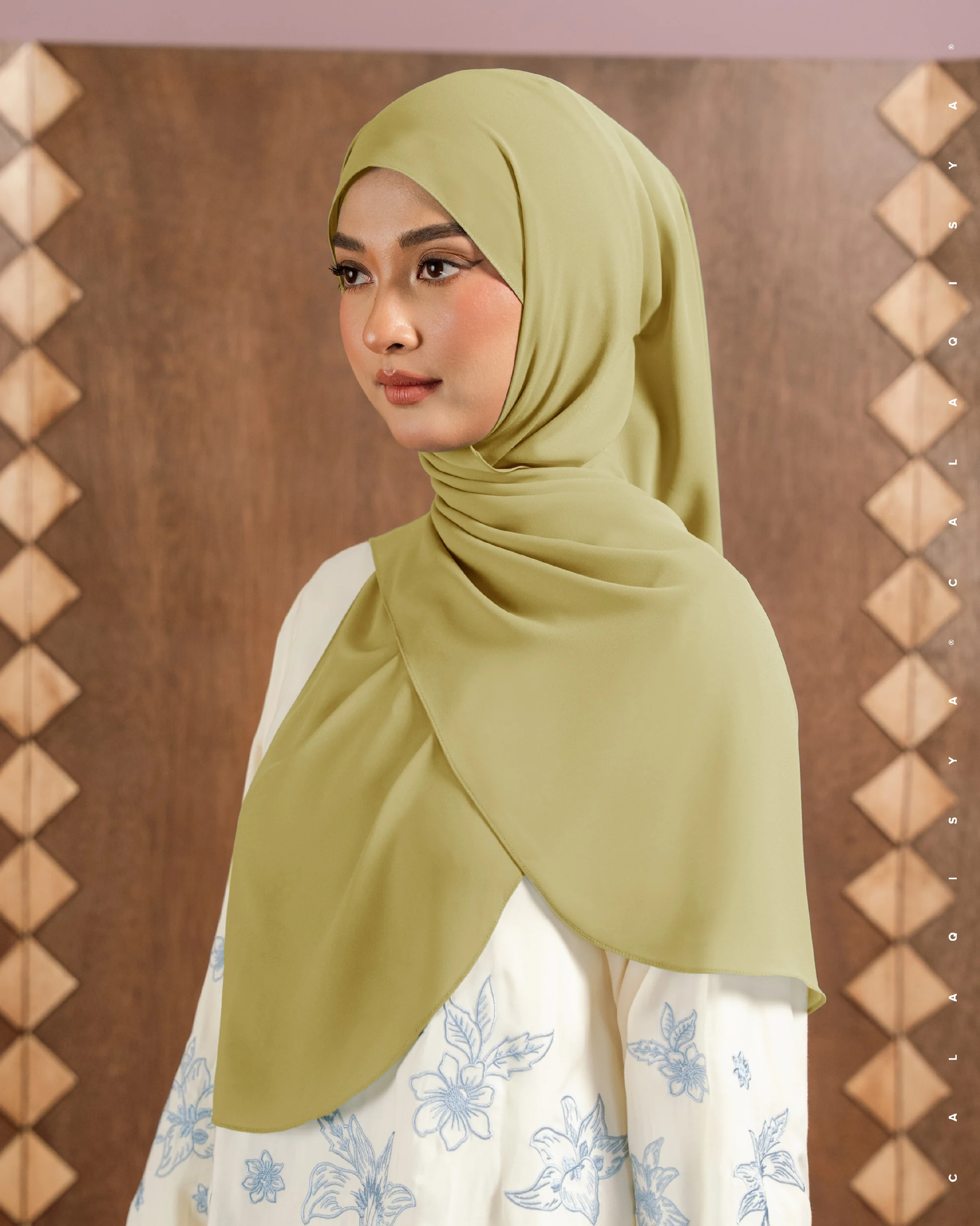 DANIAH CURVE UNDERCHIN IN ECRU OLIVE