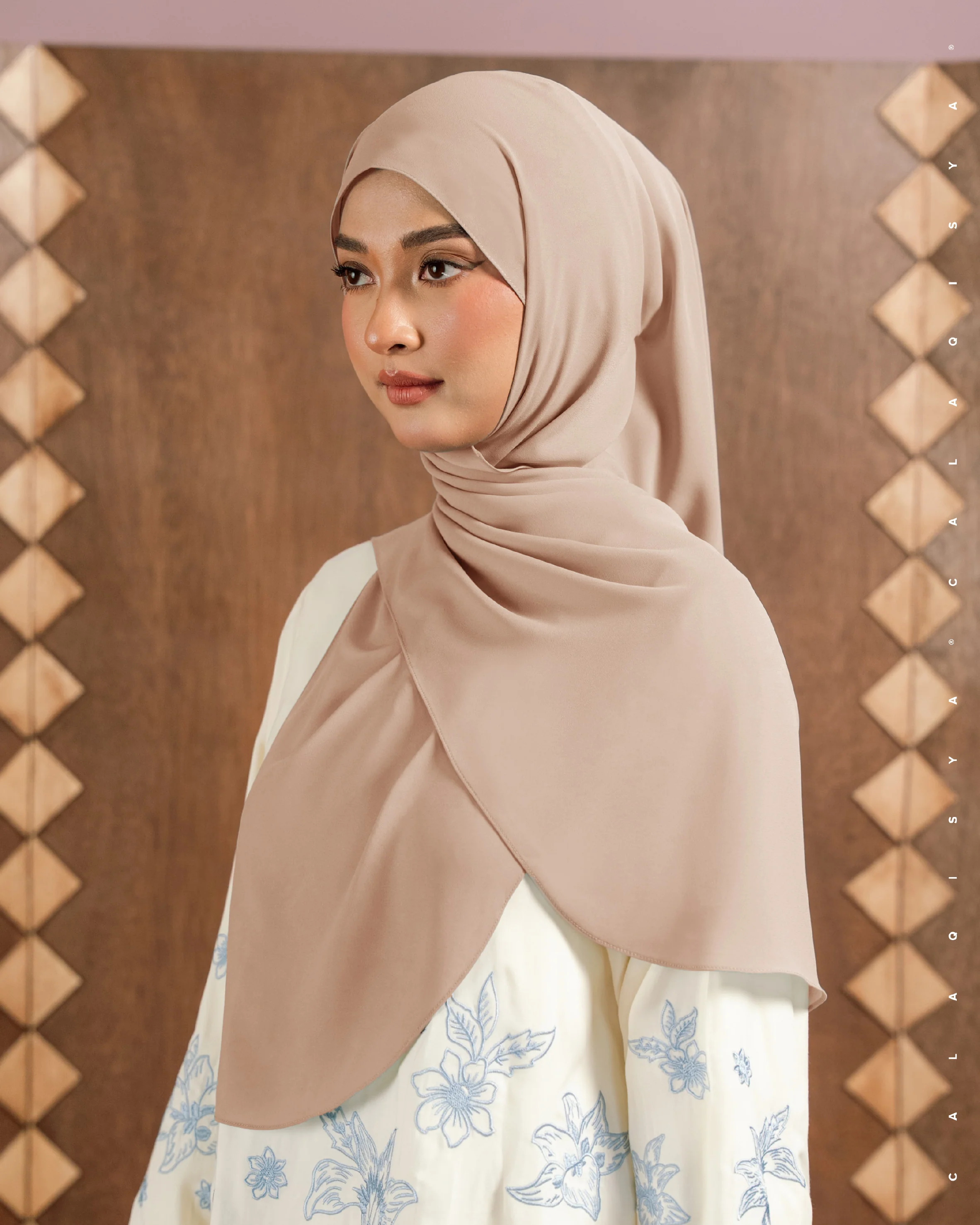 DANIAH CURVE UNDERCHIN IN ROEBUCK