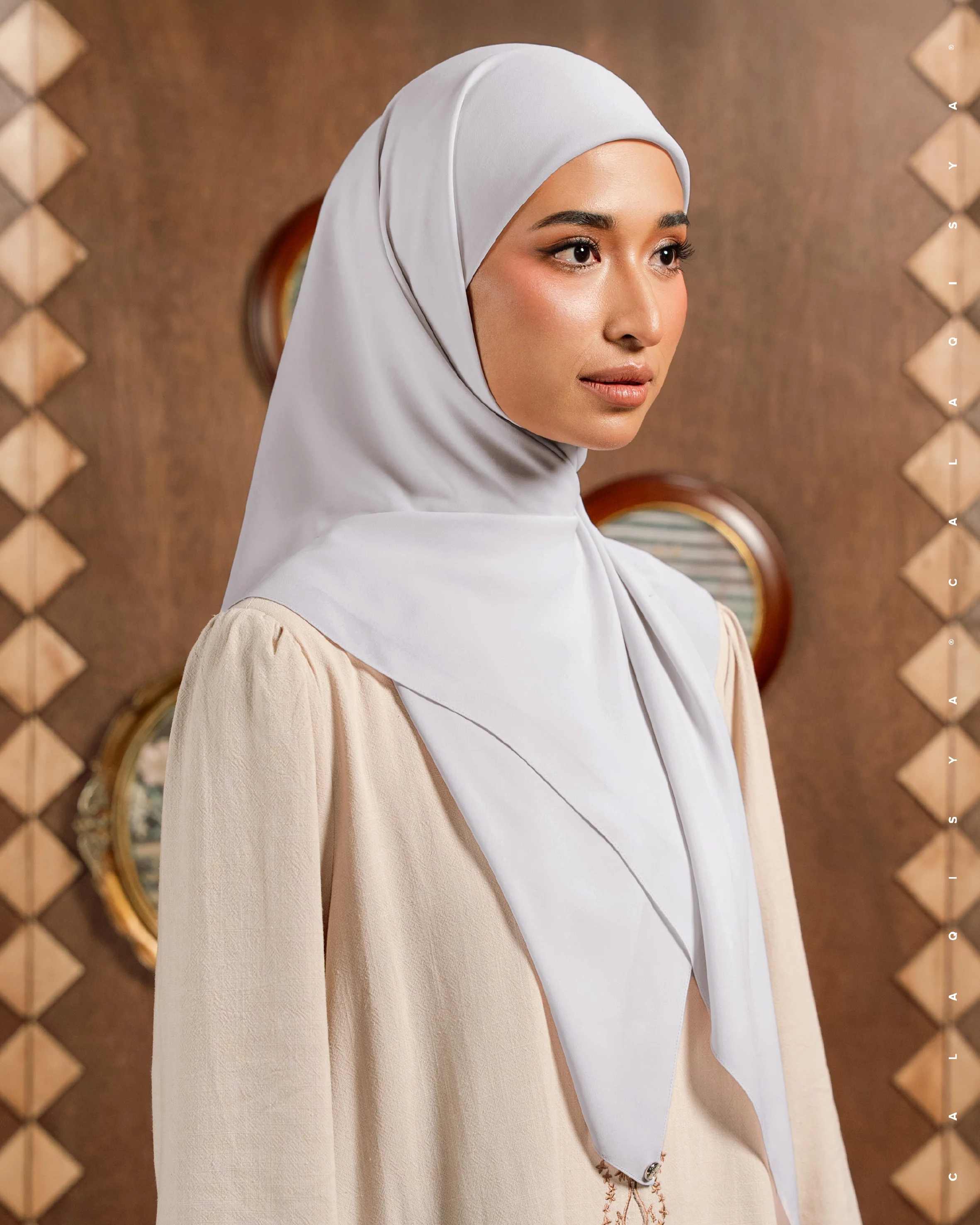 DANIAH SQUARE 2.0 IN GLACIER GREY