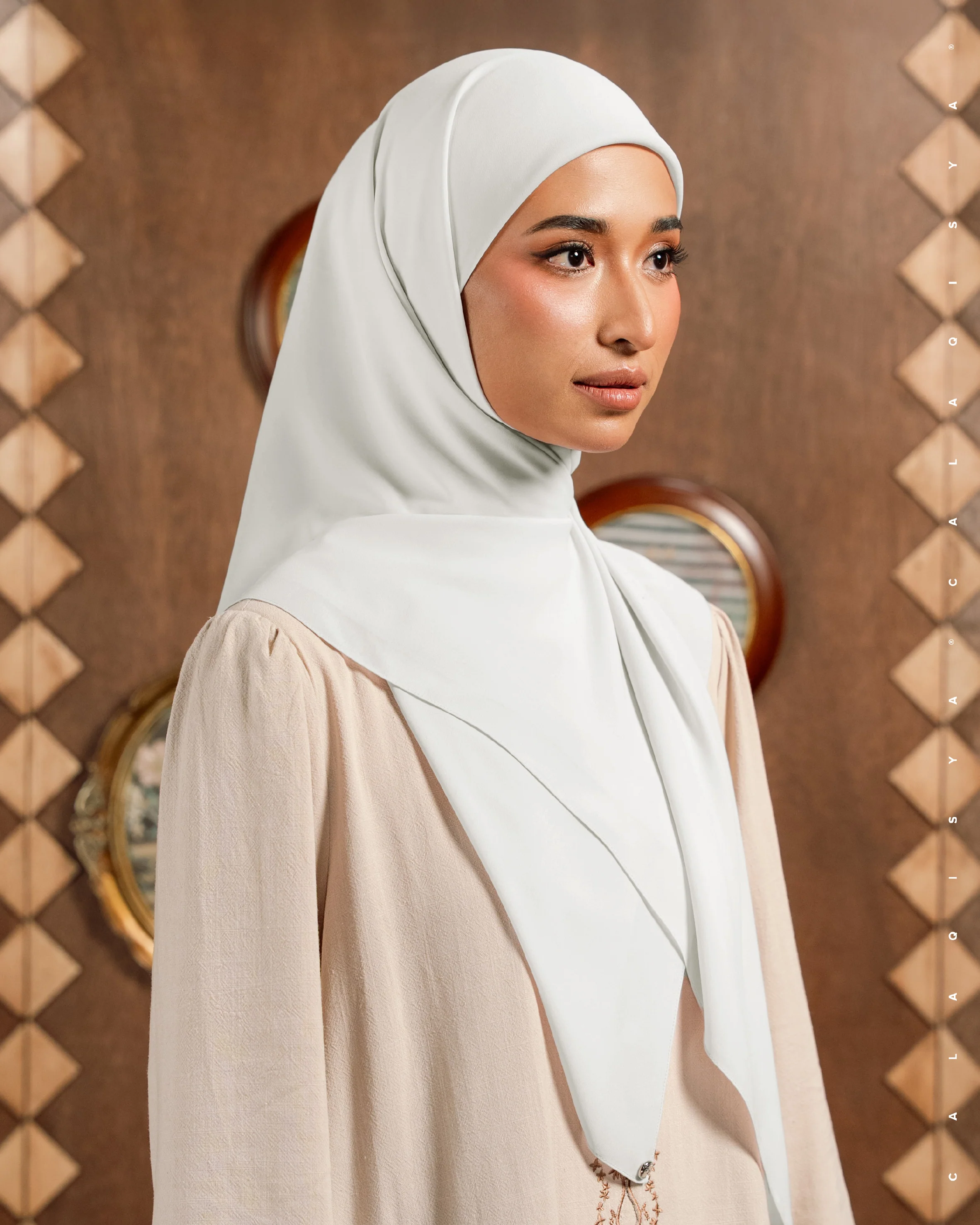 DANIAH SQUARE 2.0 IN VAPOROUS GREY