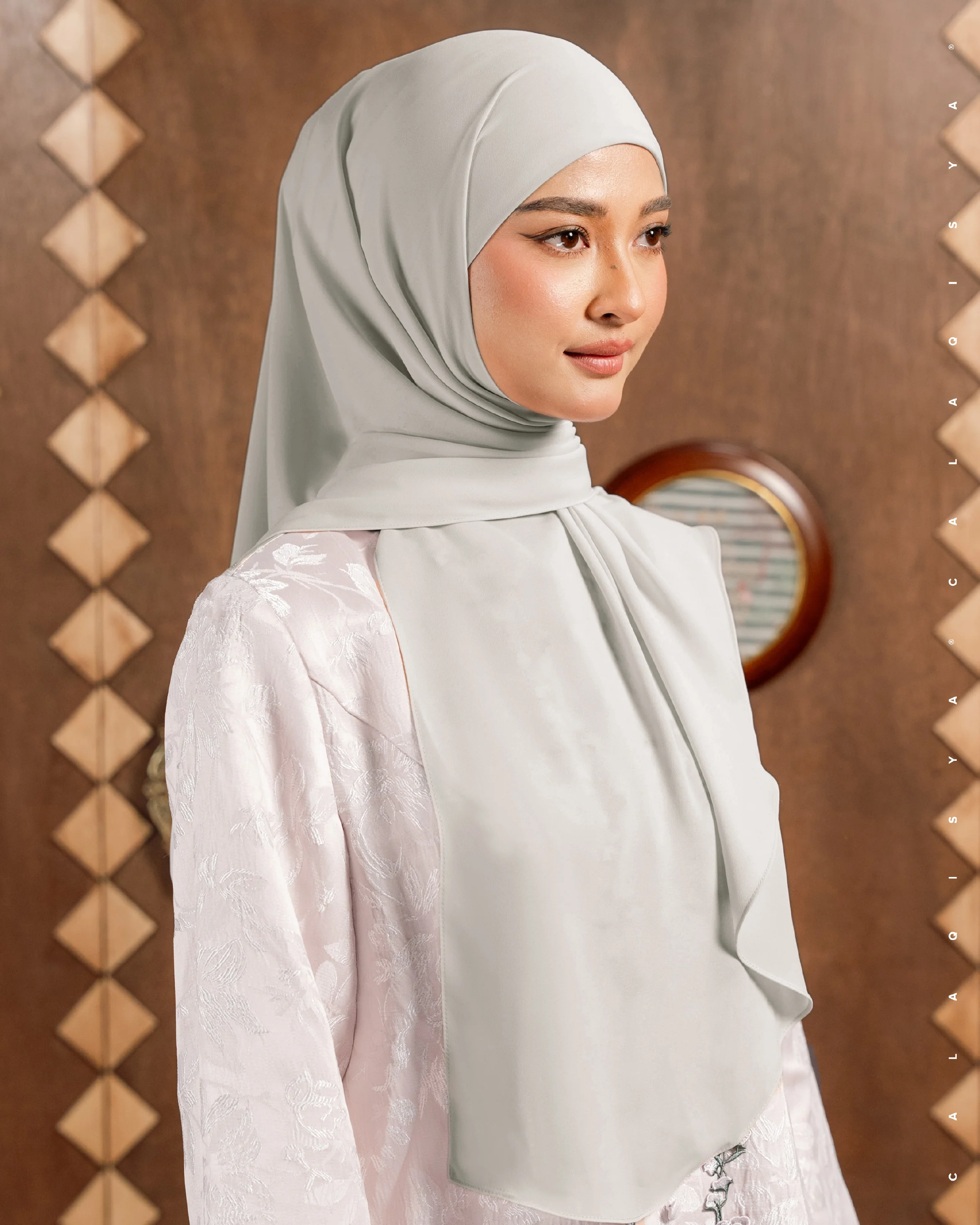 DANIAH TIE BACK UNDERCHIN IN MOONSTRUCK