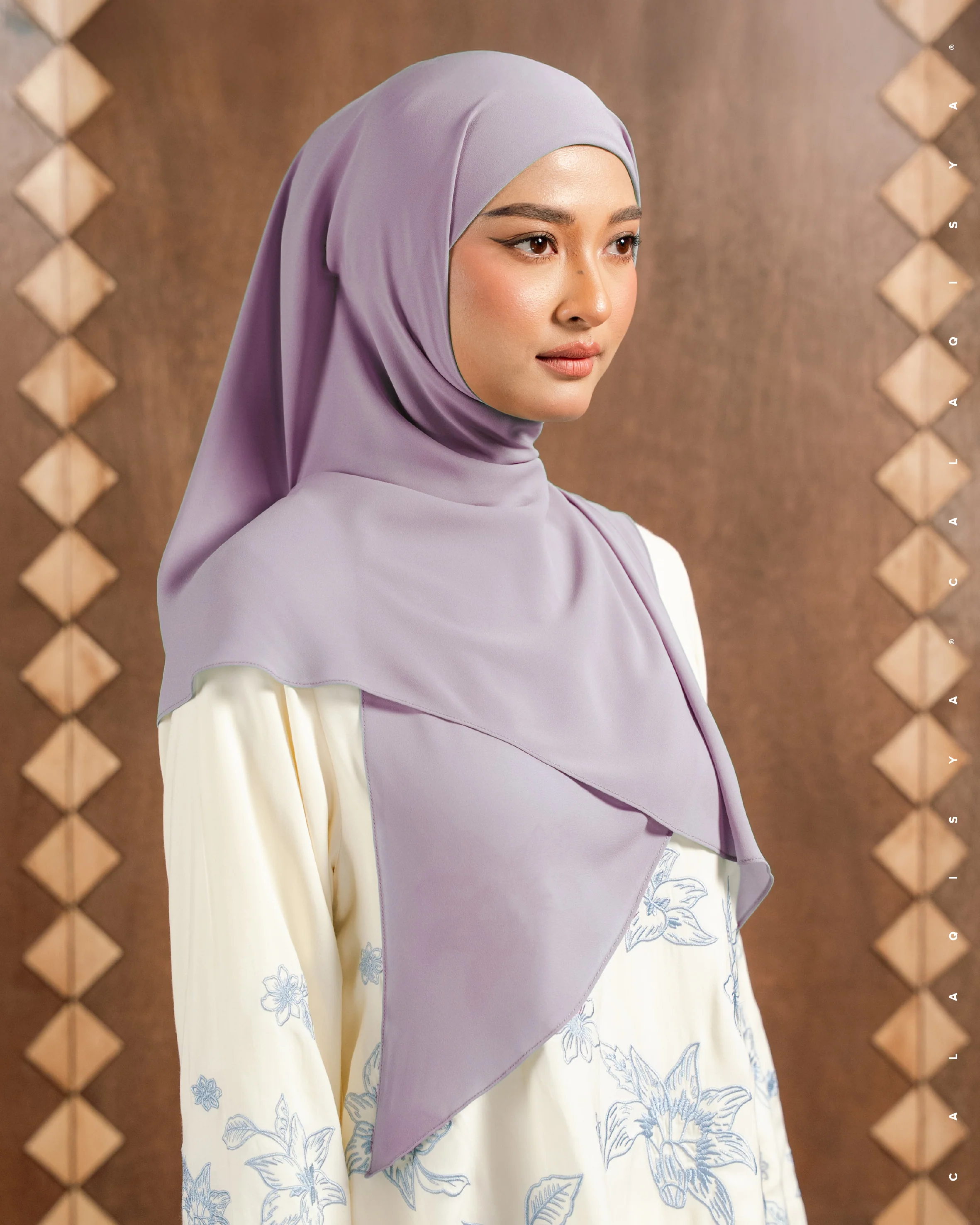 DANIAH TIE BACK UNDERCHIN (TRIANGLE) IN ELDERBERRY