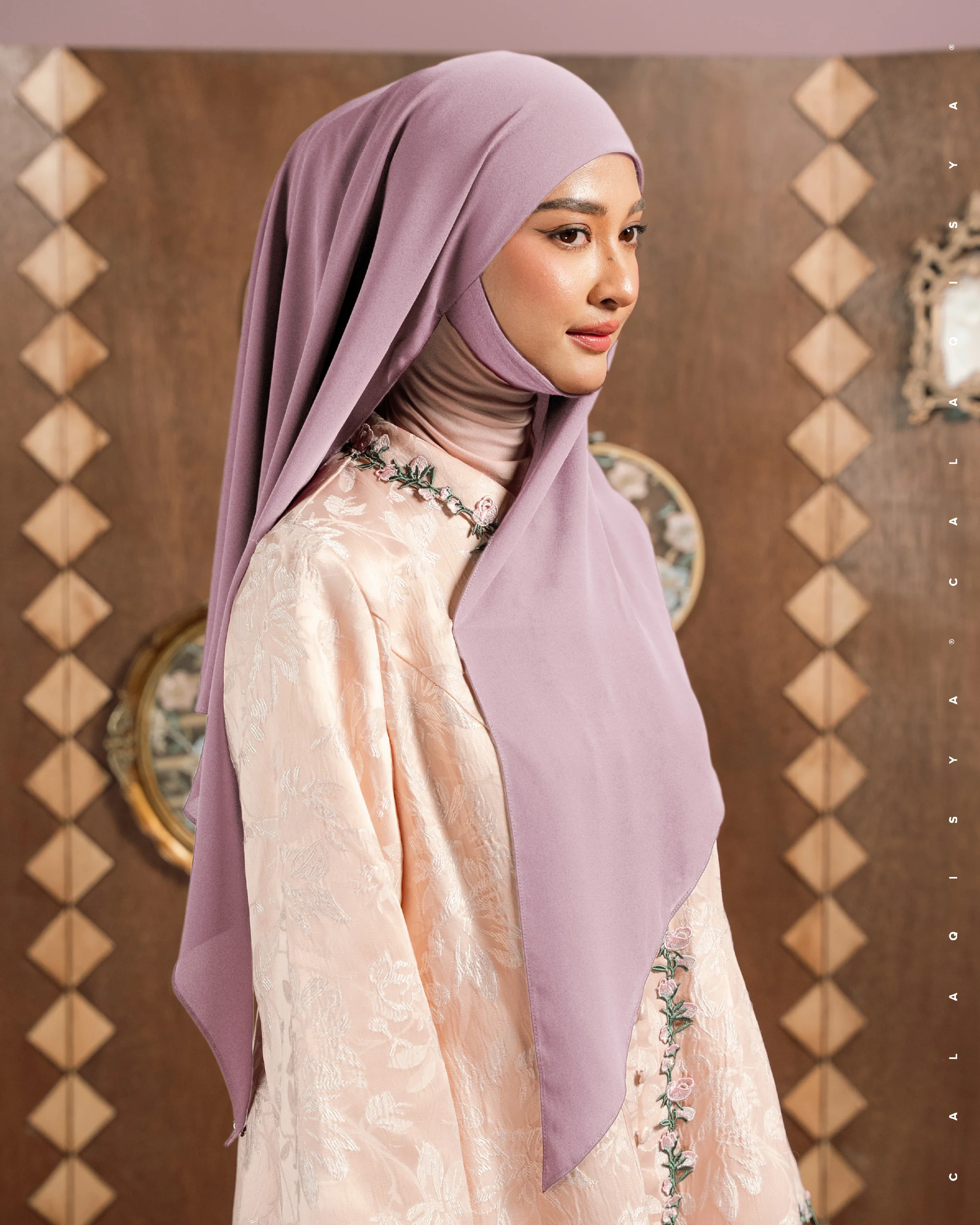 DANIAH TIE BACK UNDERCHIN (TRIANGLE) IN ORCHID HAZE