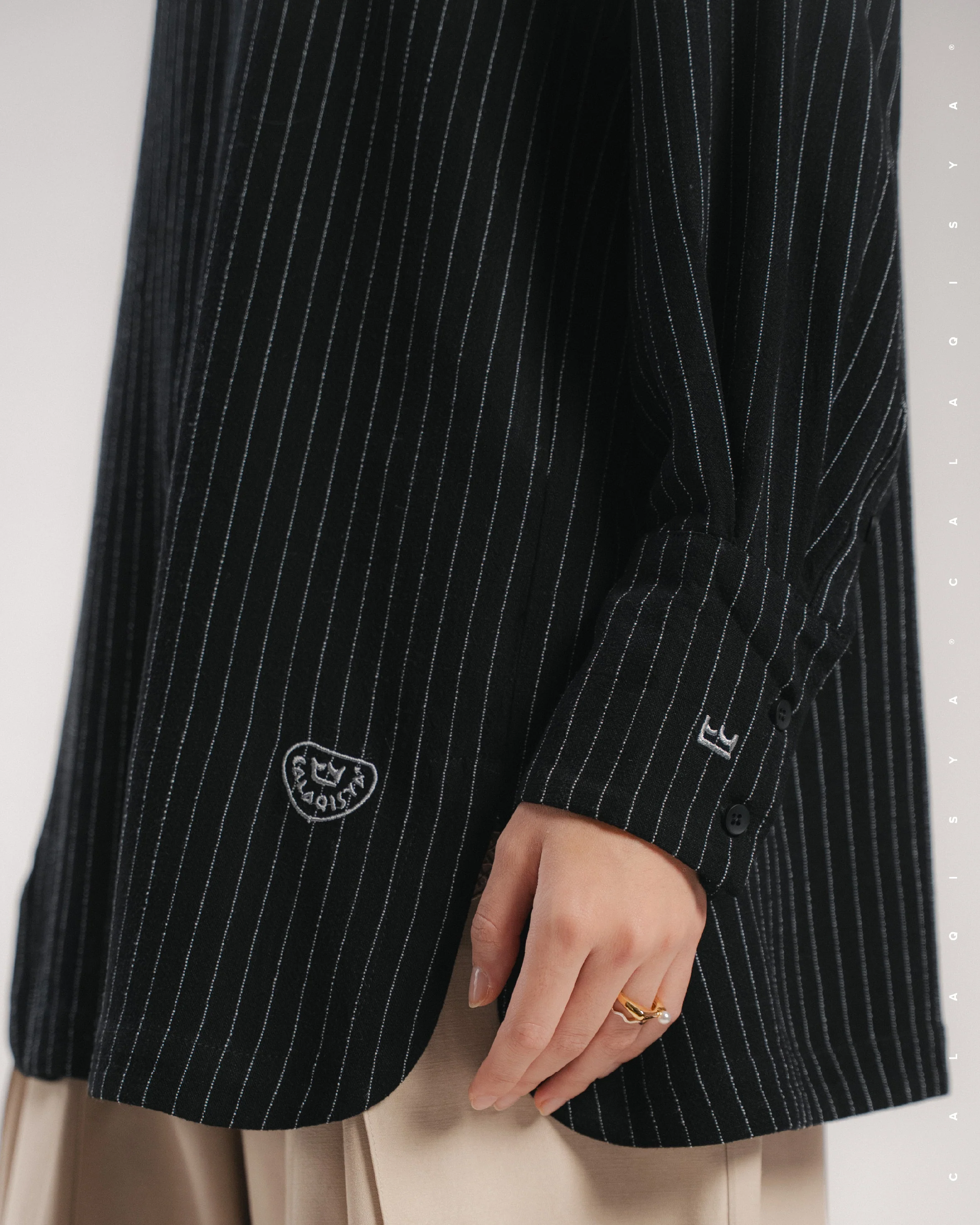 EVERYDAY STRIPE SHIRT IN BLACK