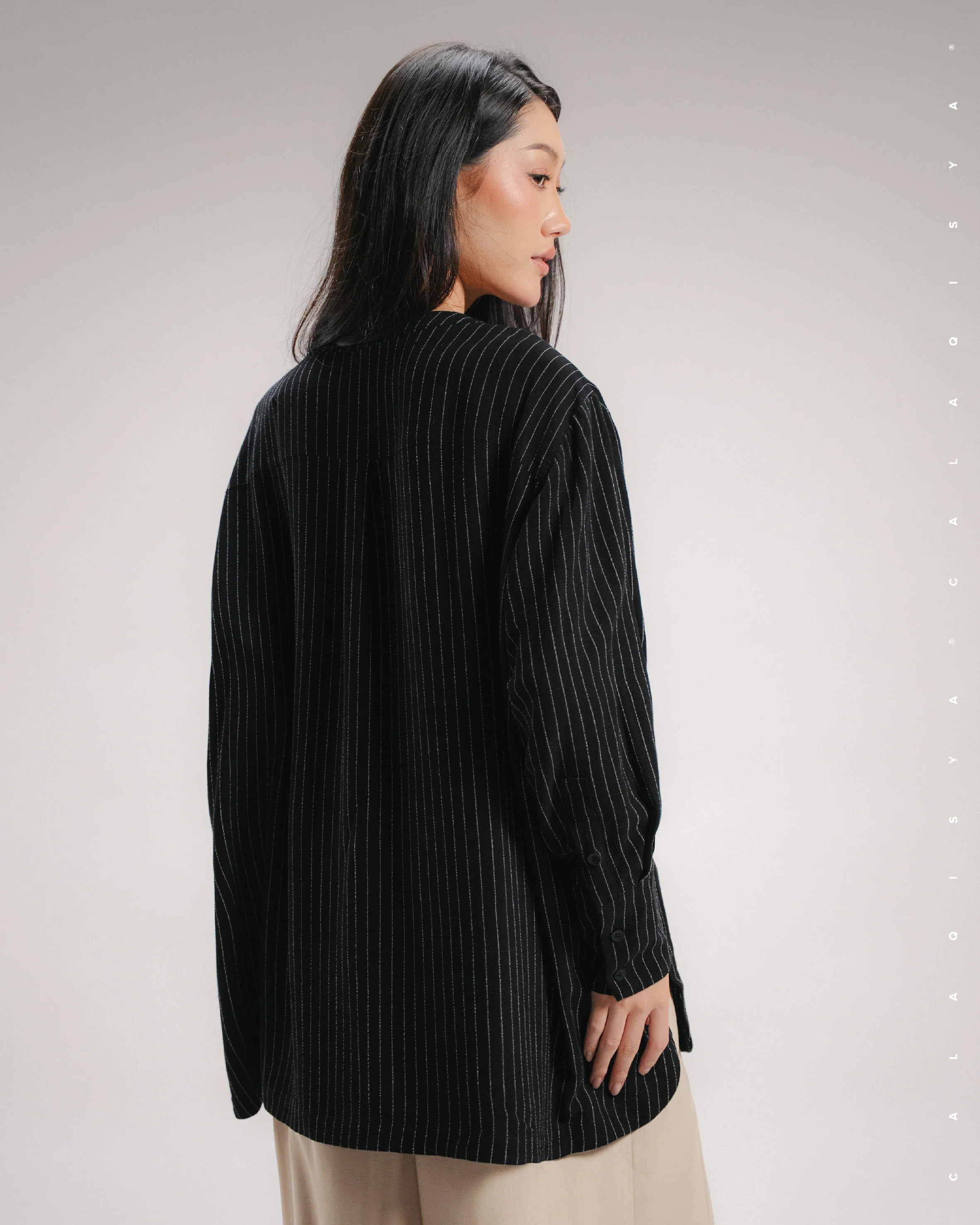 EVERYDAY STRIPE SHIRT IN BLACK - Image 3
