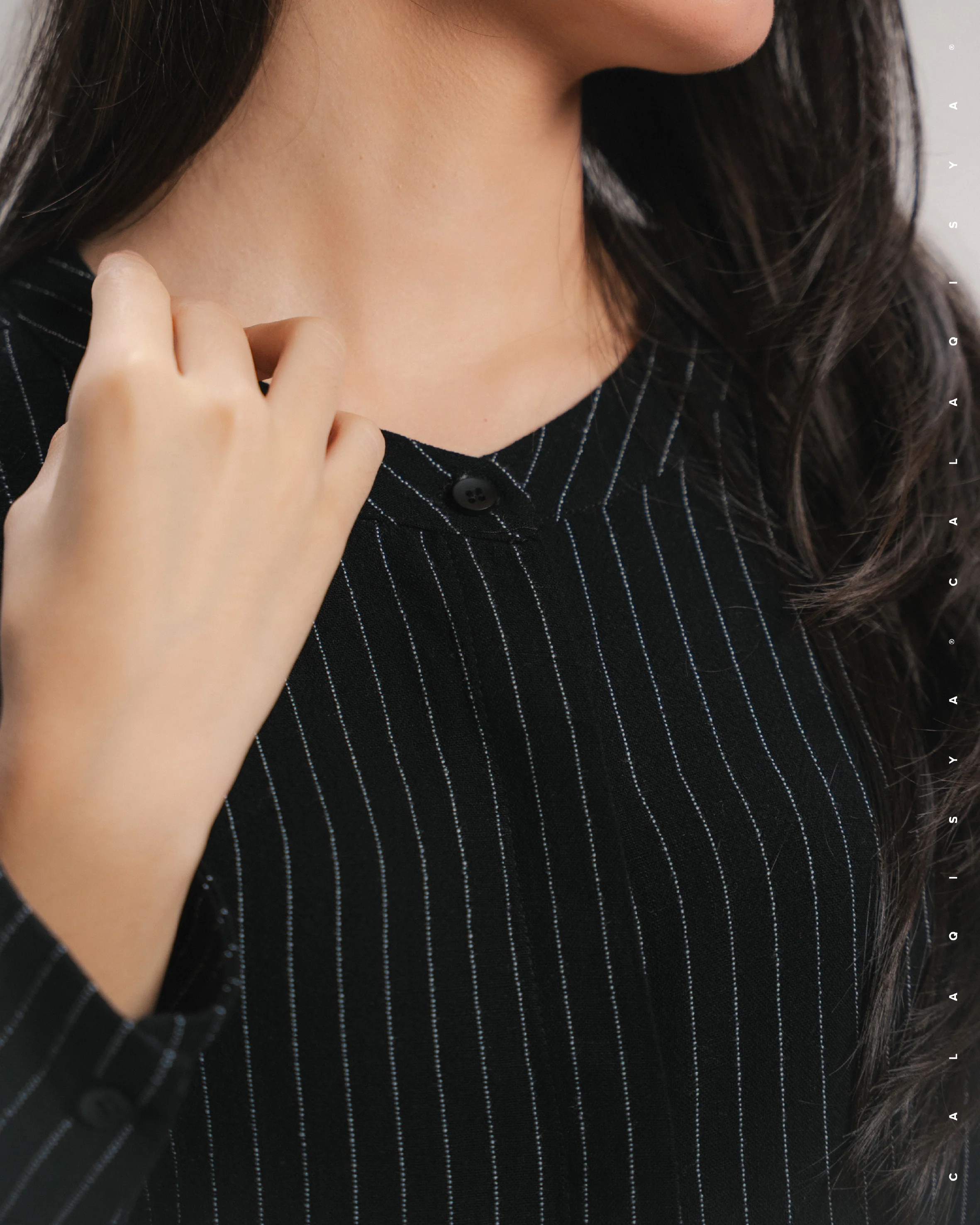 EVERYDAY STRIPE SHIRT IN BLACK - Image 4