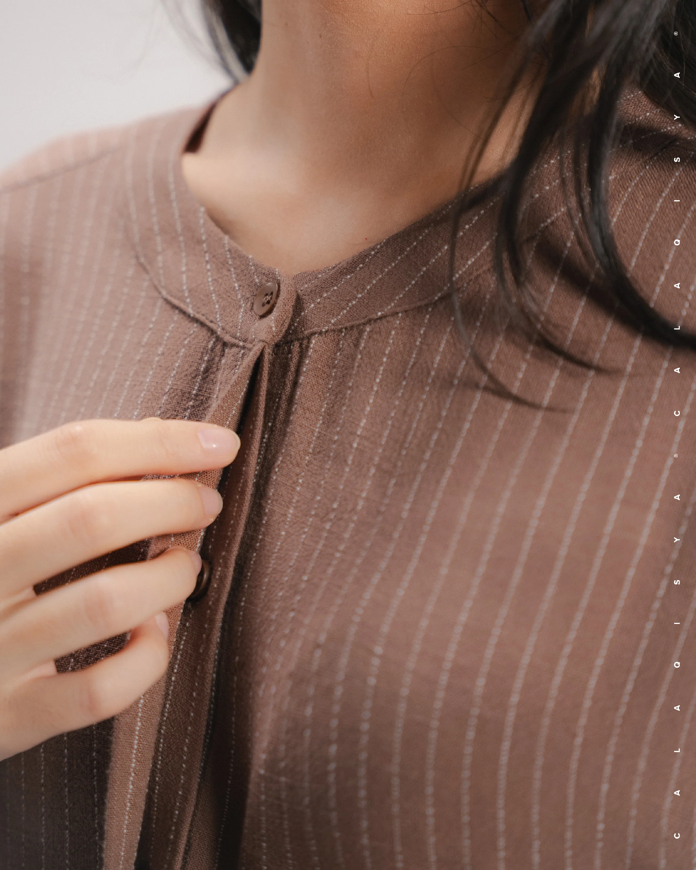 EVERYDAY STRIPE SHIRT IN COCOA BROWN - Image 4
