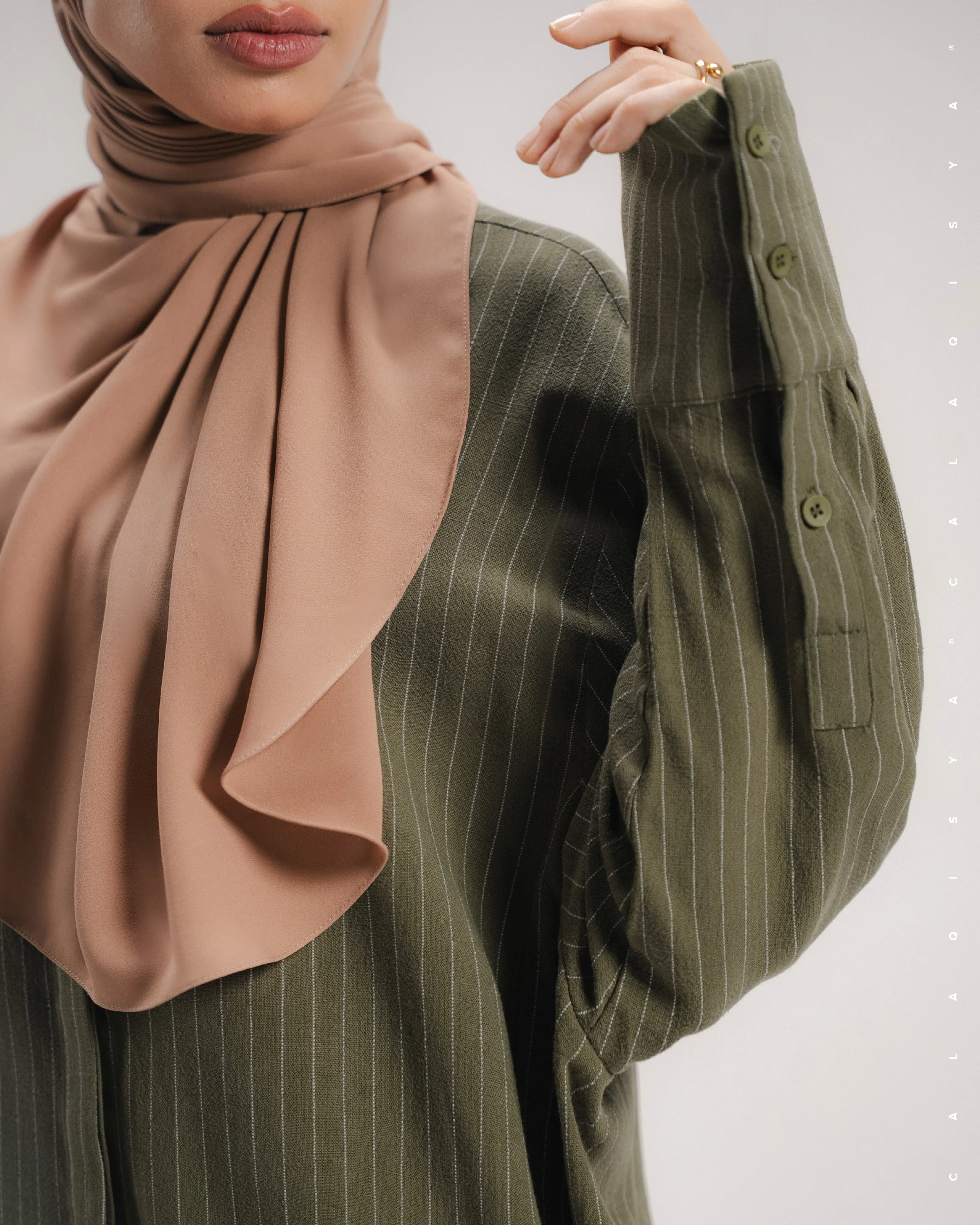 EVERYDAY STRIPE SHIRT IN OLIVE DRAB - Image 3
