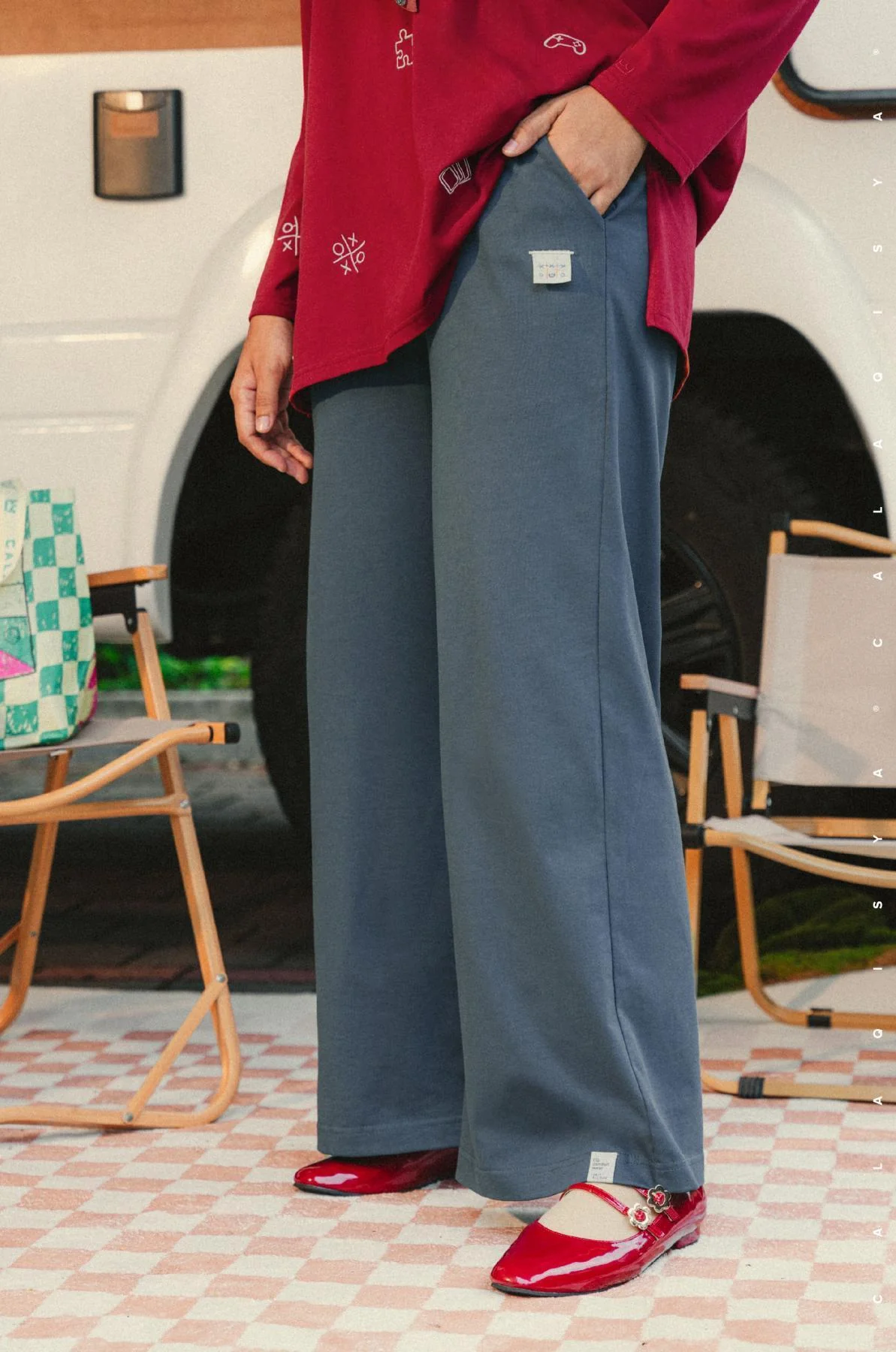 GAME NIGHT BREATHE PANTS IN BLUE INDIGO
