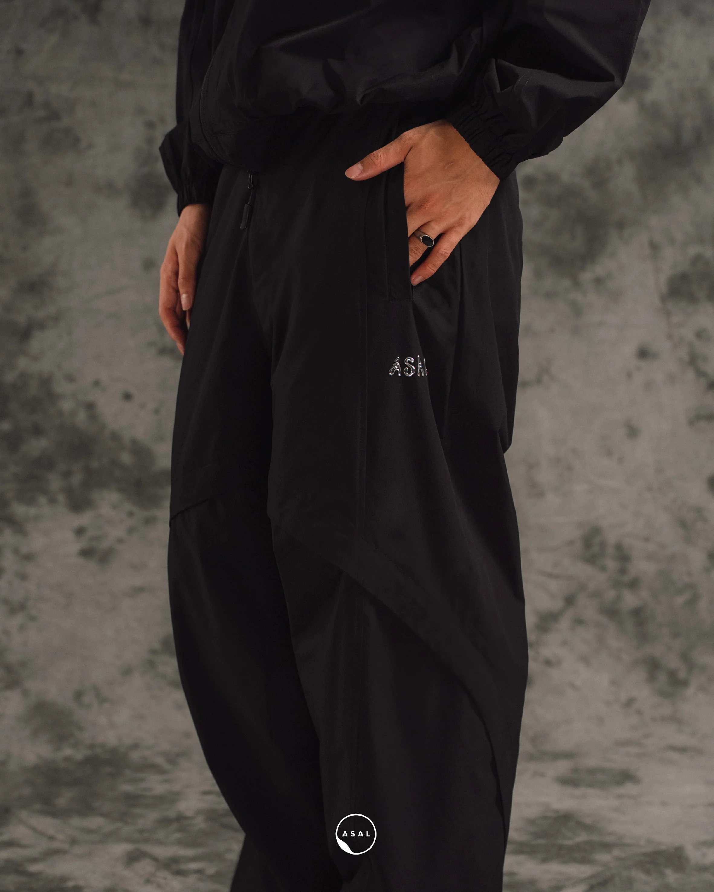 HORIZON PANTS IN BLACK - Image 4