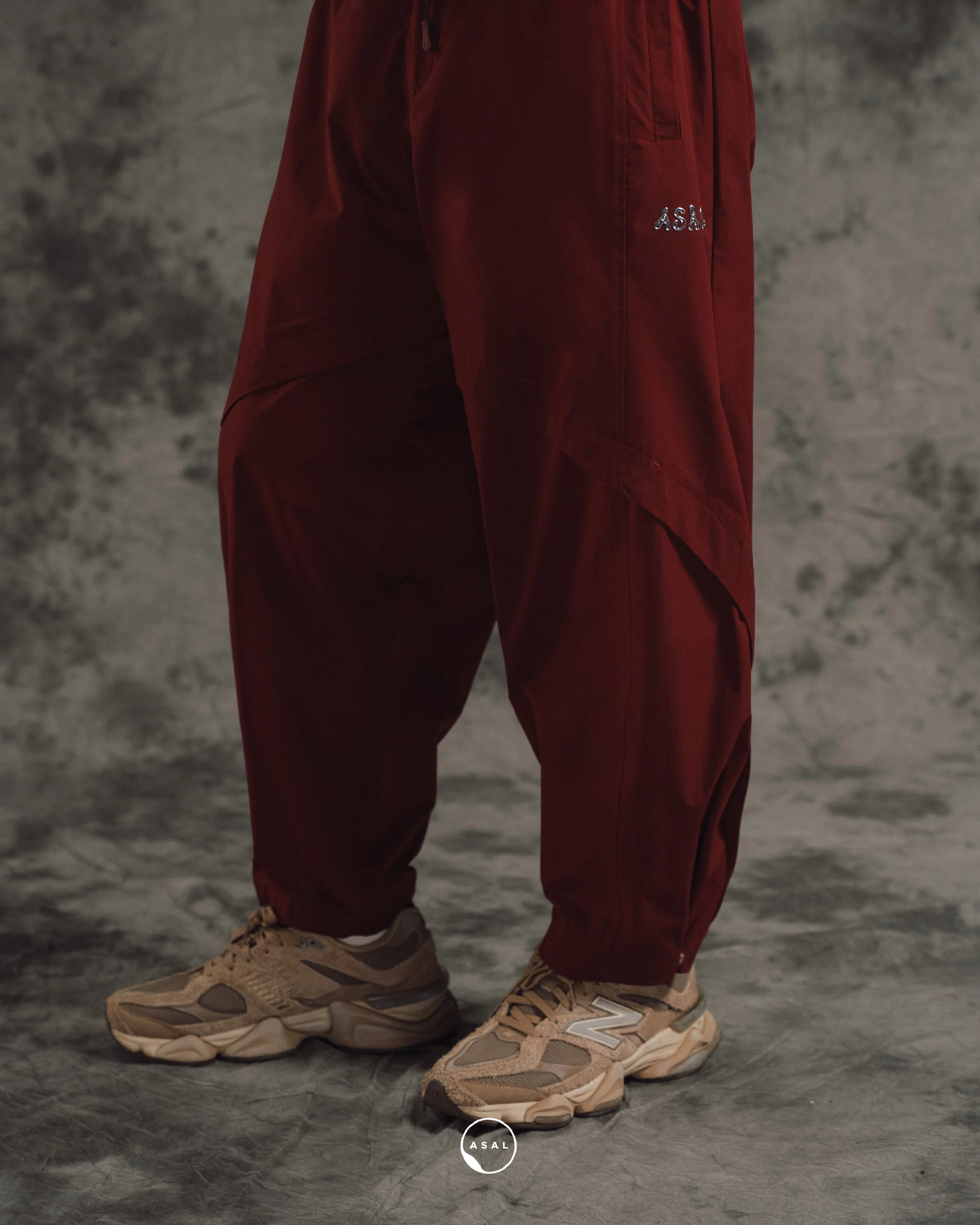 HORIZON PANTS IN TAWNY PORT - Image 4