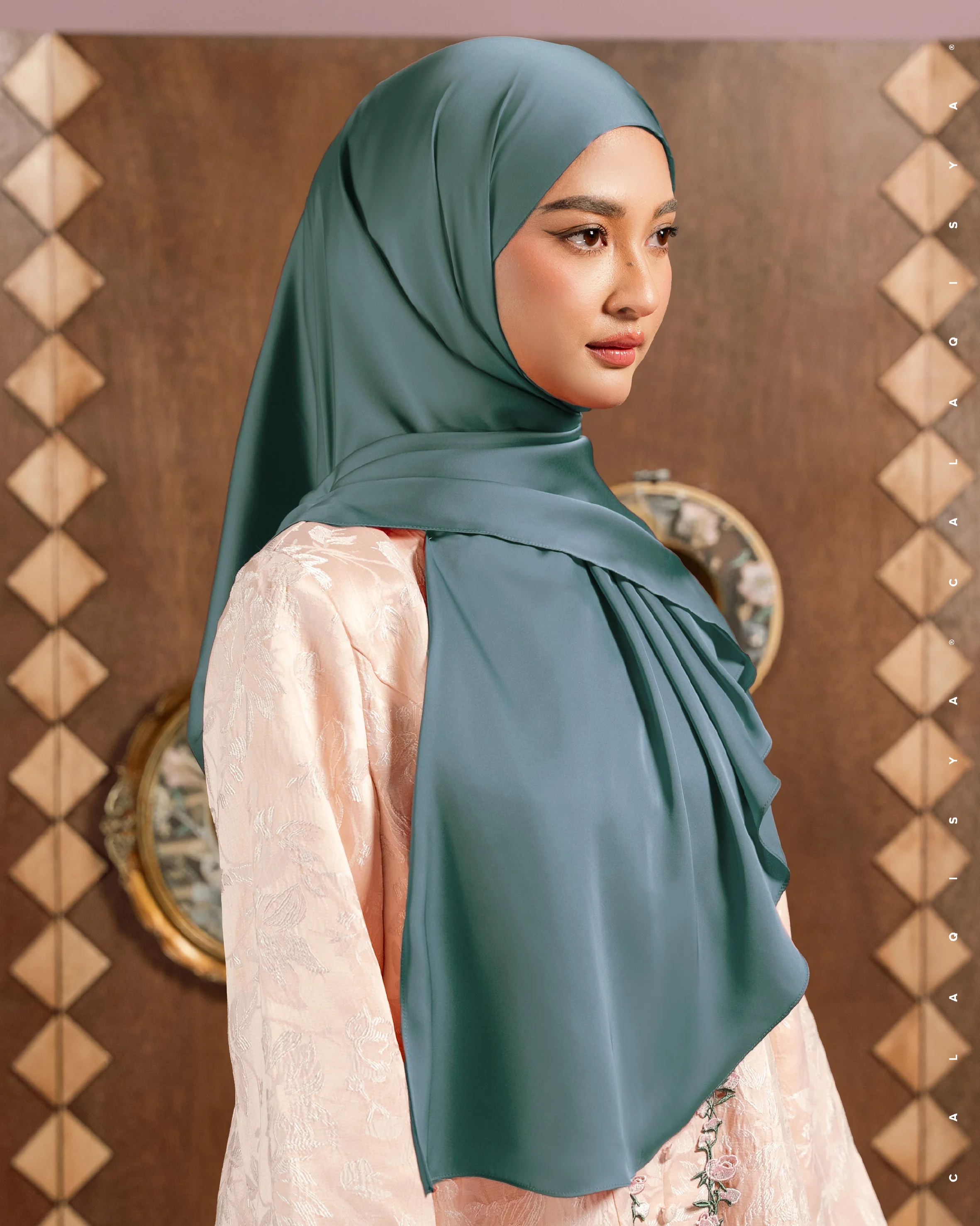 IOWA TIE BACK UNDERCHIN IN BERYL GREEN