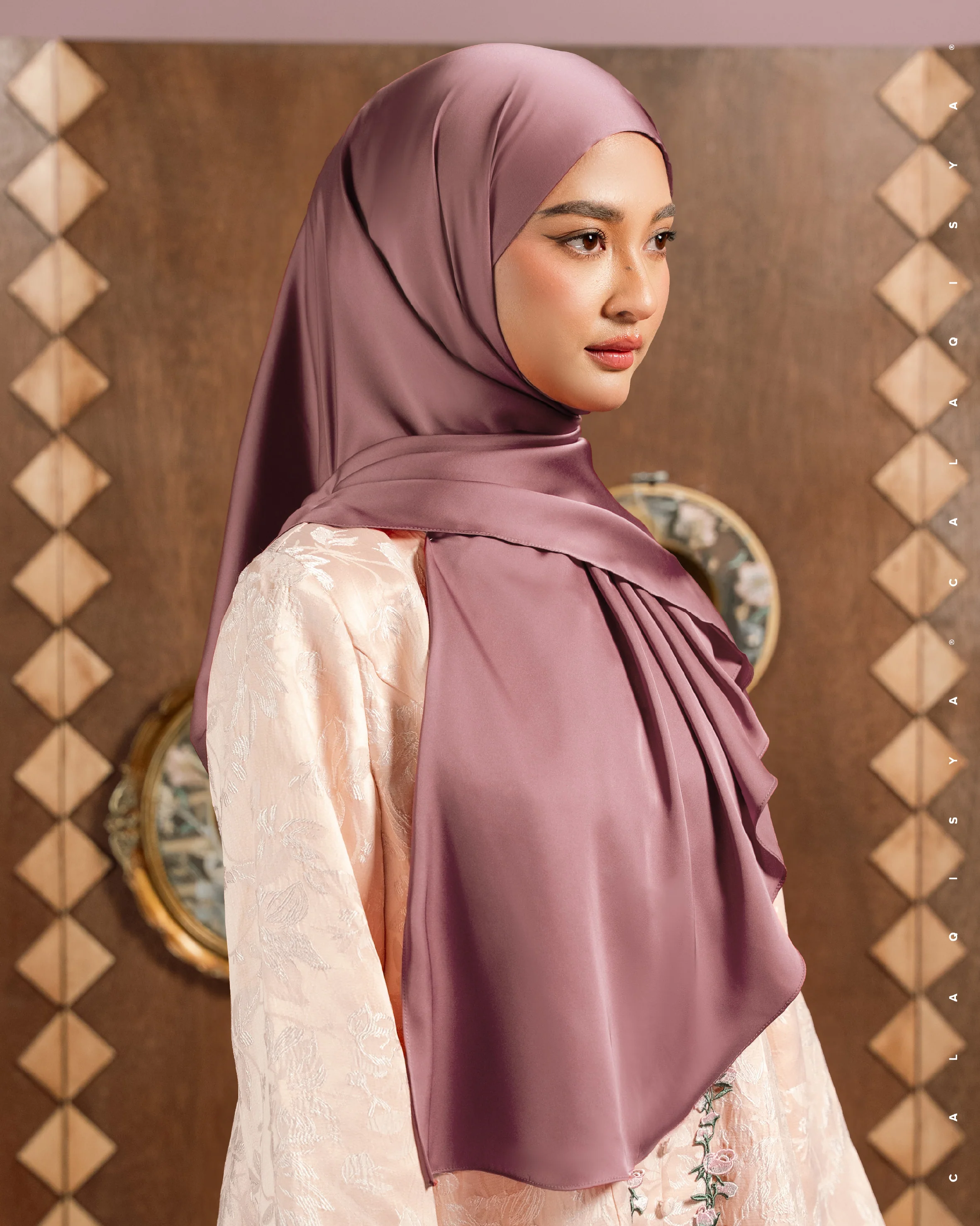 IOWA TIE BACK UNDERCHIN IN DUSTY ROSE