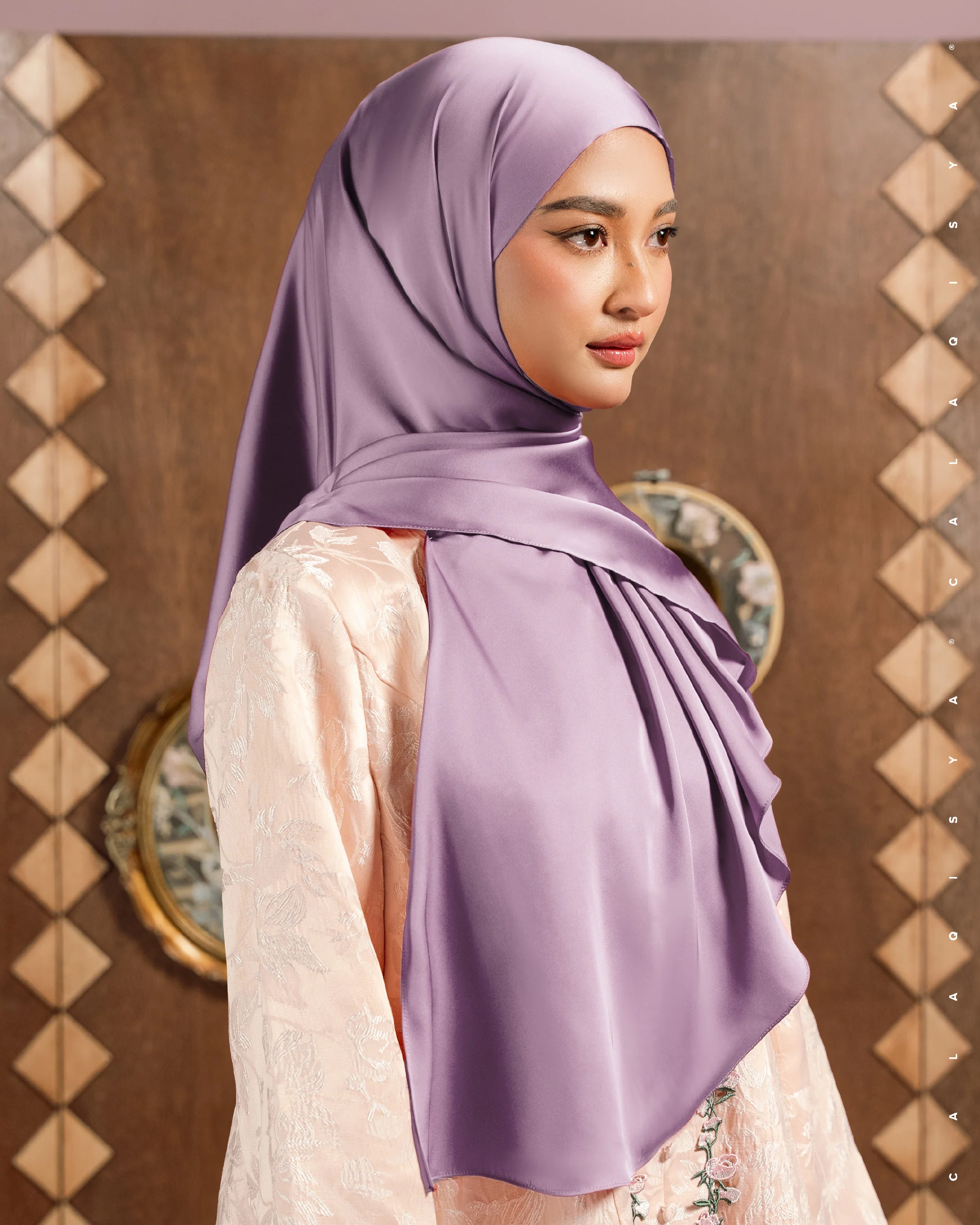 IOWA TIE BACK UNDERCHIN IN SHEER LILAC