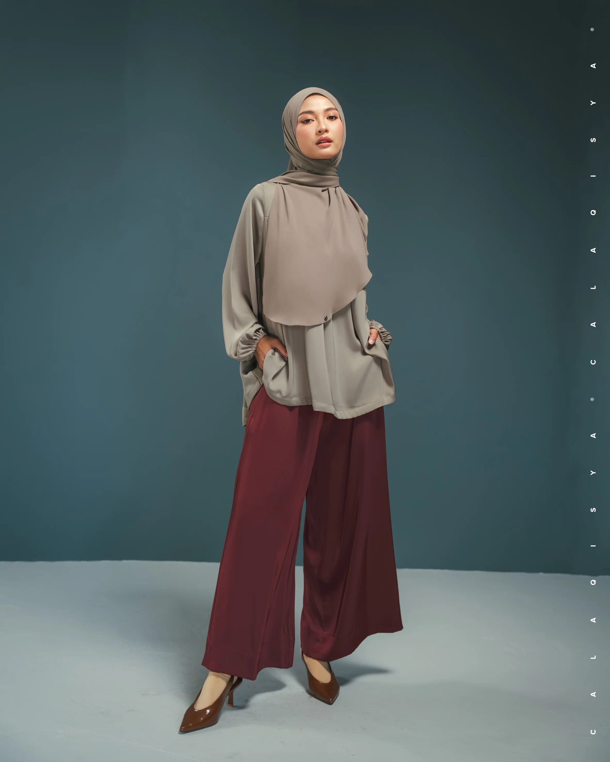 KATE PANTS 2.0 IN RED MAHOGANY - Image 2