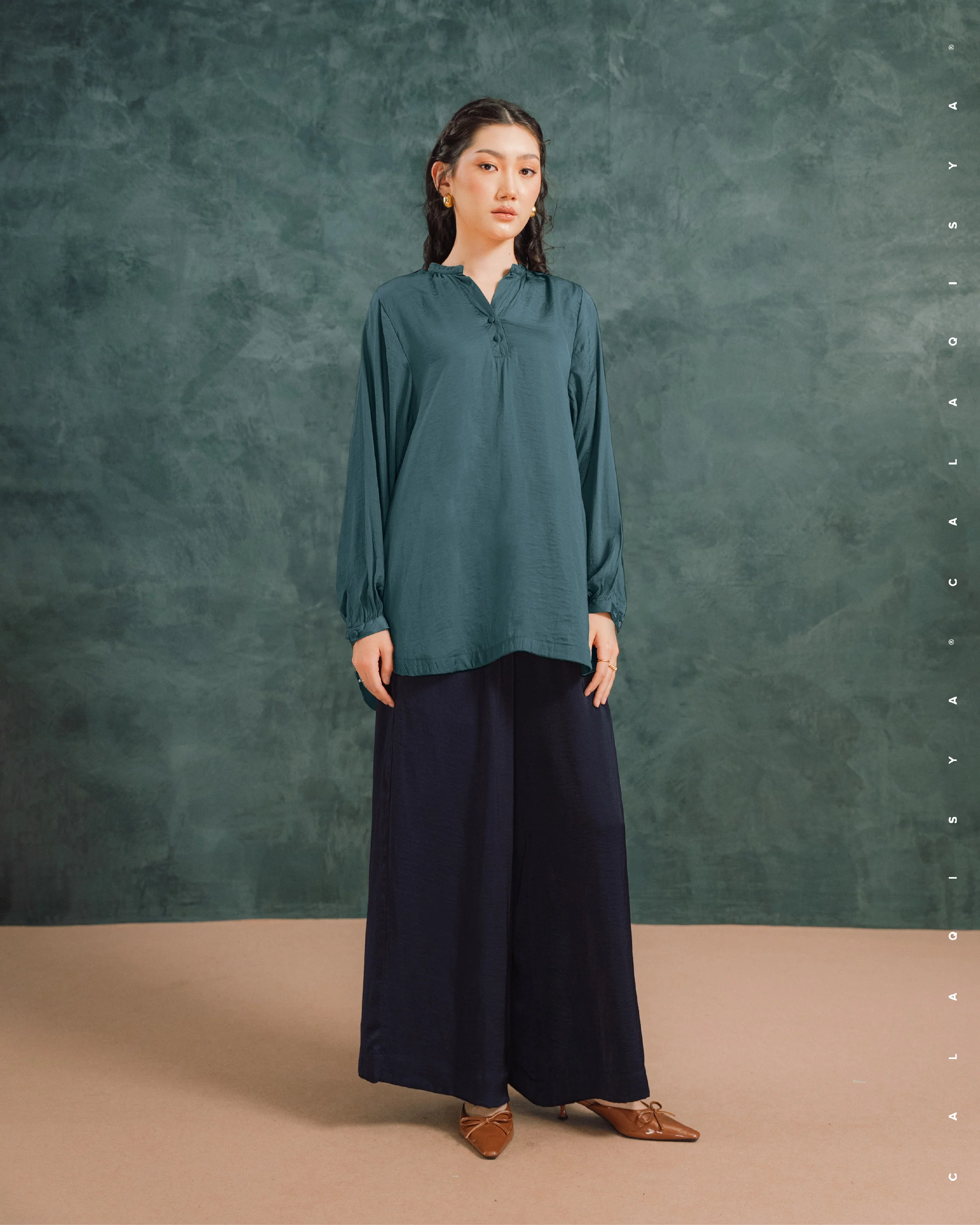 LAUREL BALLOON SLEEVE TOP IN ARCTIC - Image 3