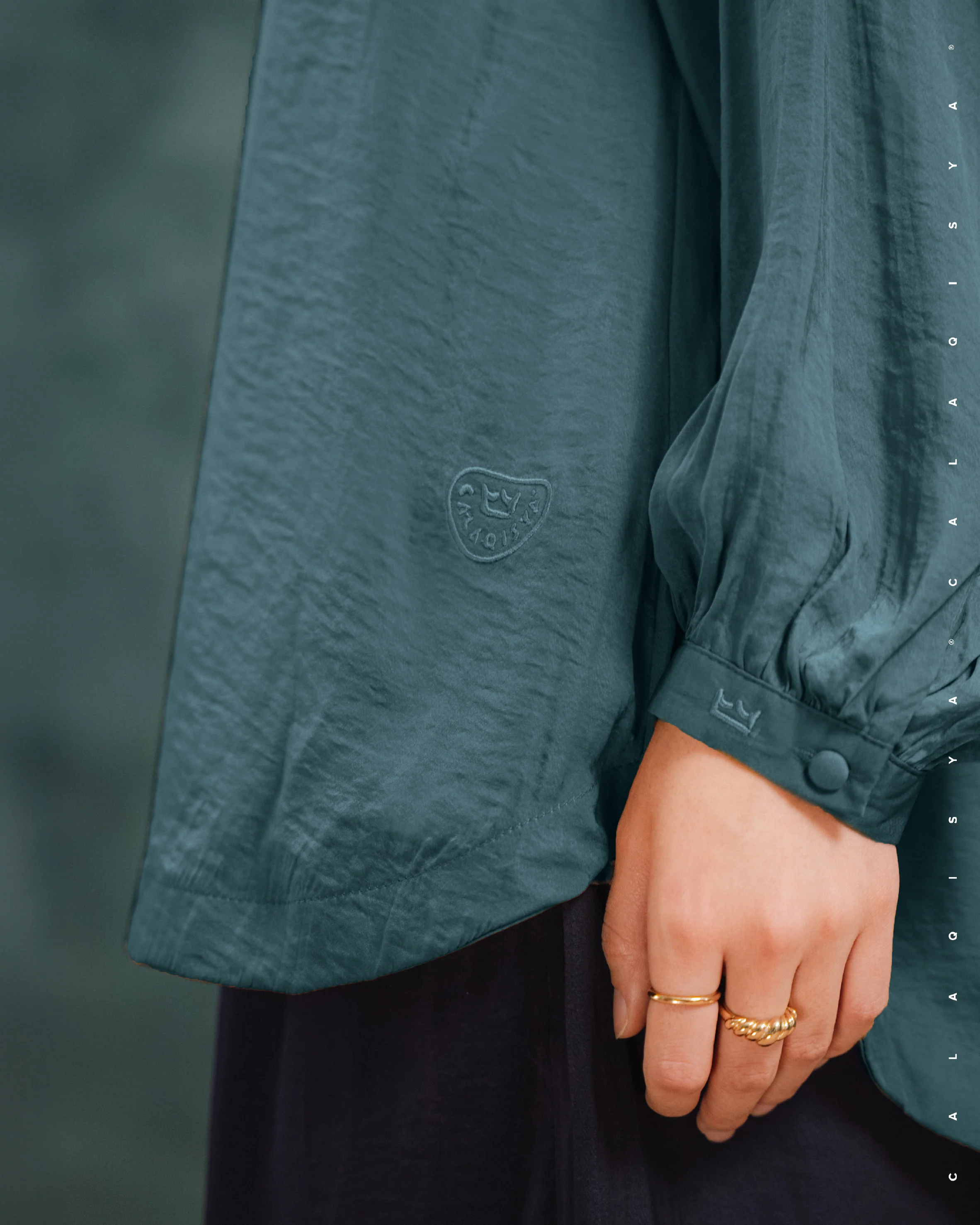 LAUREL BALLOON SLEEVE TOP IN ARCTIC - Image 4