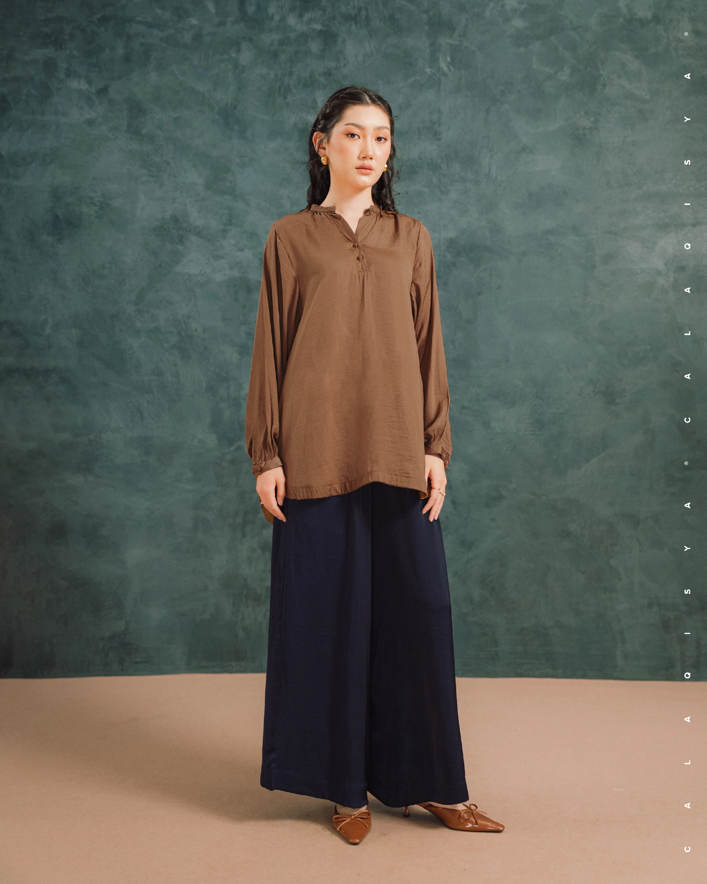 LAUREL BALLOON SLEEVE TOP IN BROWN SUGAR - Image 3